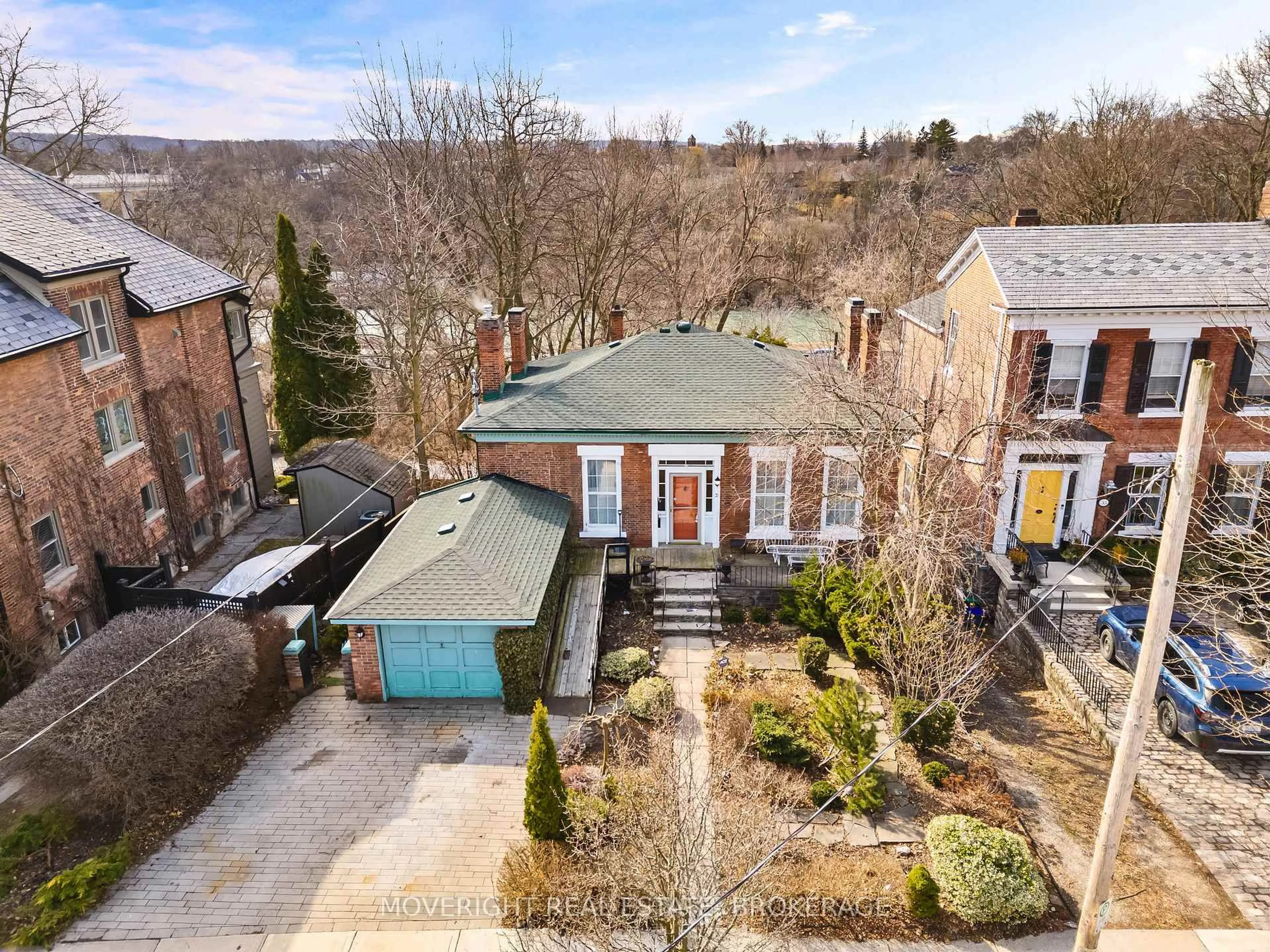 A pic from outside/outdoor area/front of a property/back of a property/a pic from drone, street for 31 Yates St, St. Catharines Ontario L2R 5R3