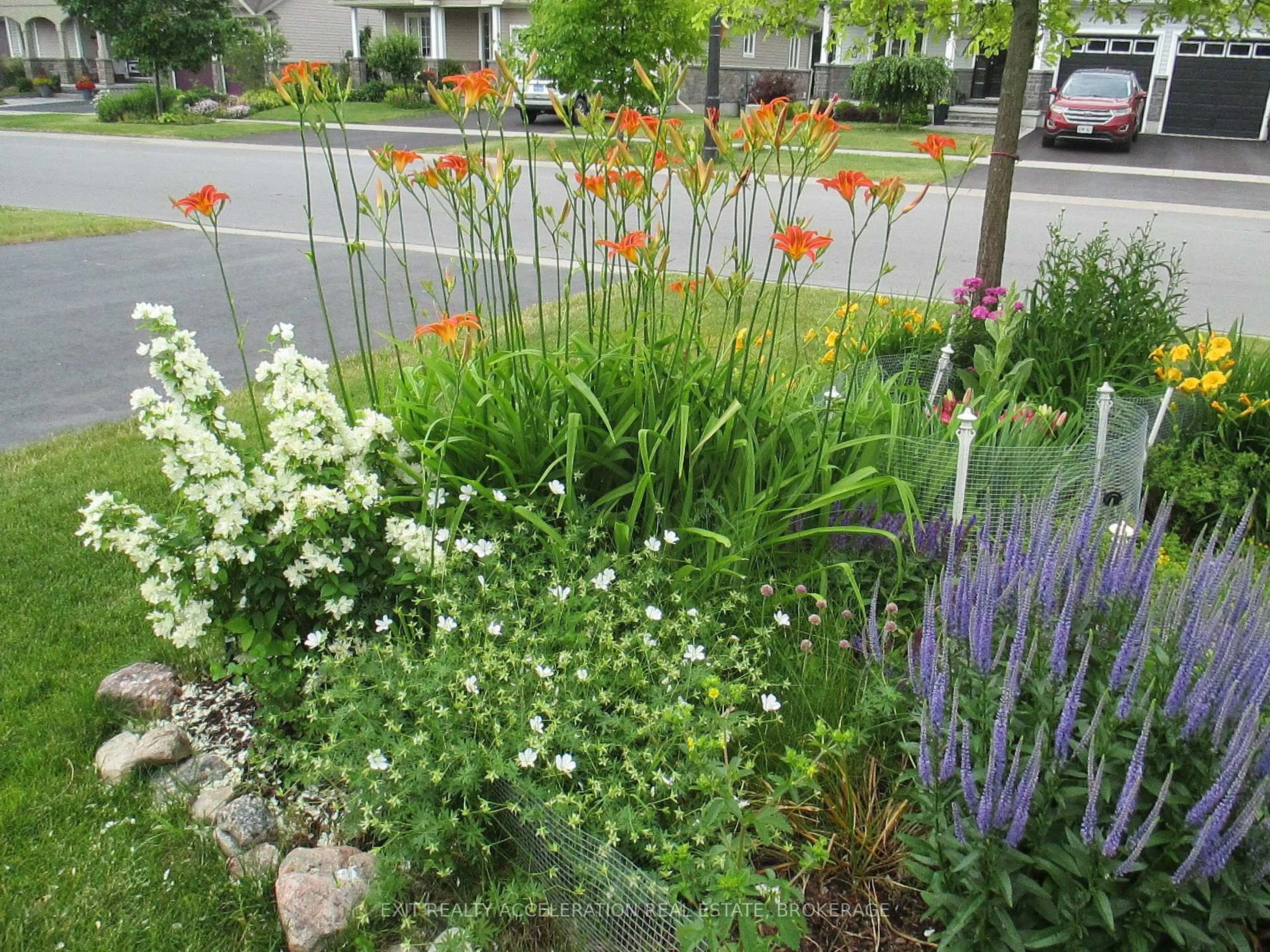 Patio, street for 113 Country Club Dr, Bath Ontario K0H 1G0