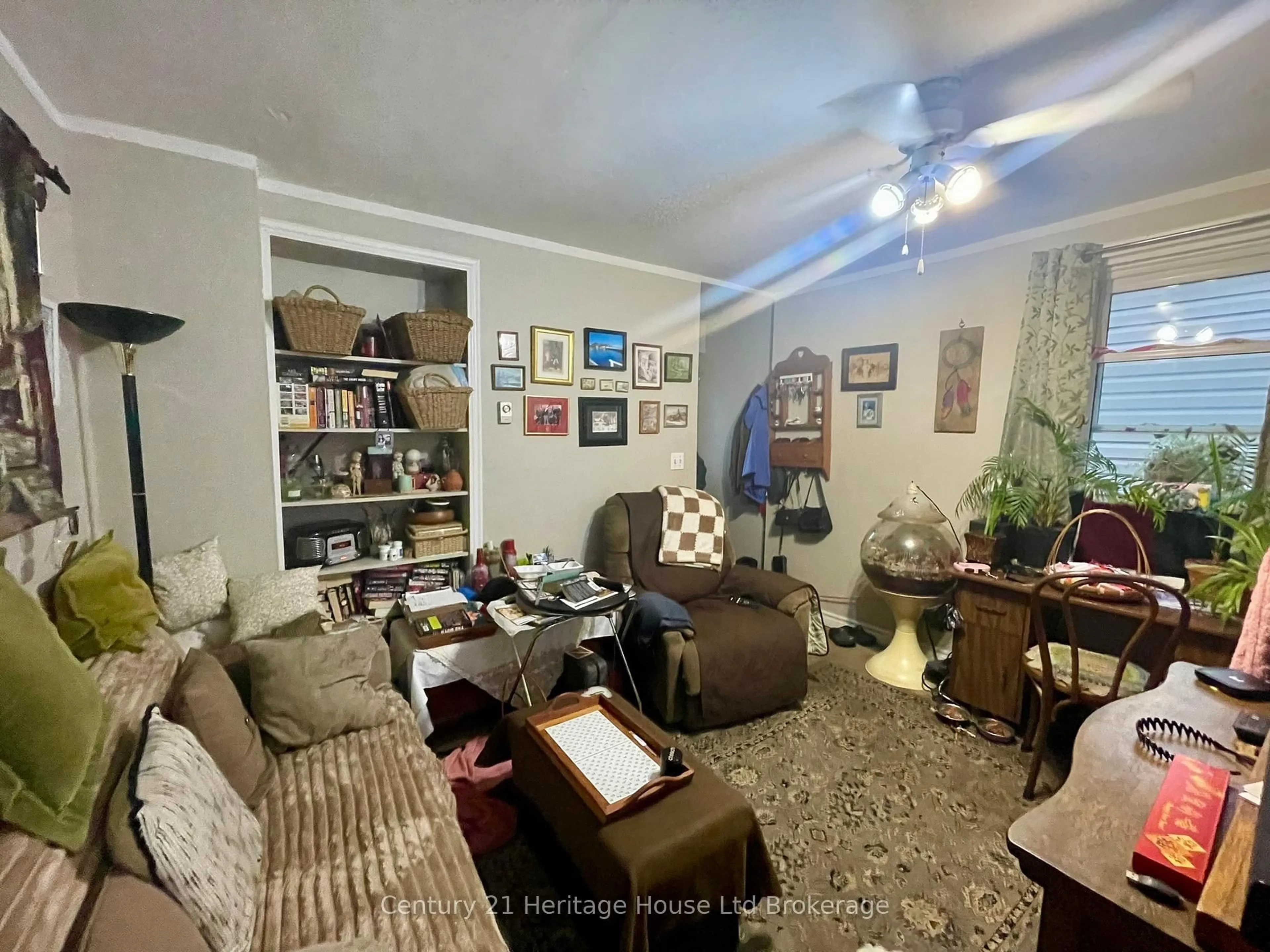 Living room with furniture, unknown for 205 William St, Brantford Ontario N3T 3L6