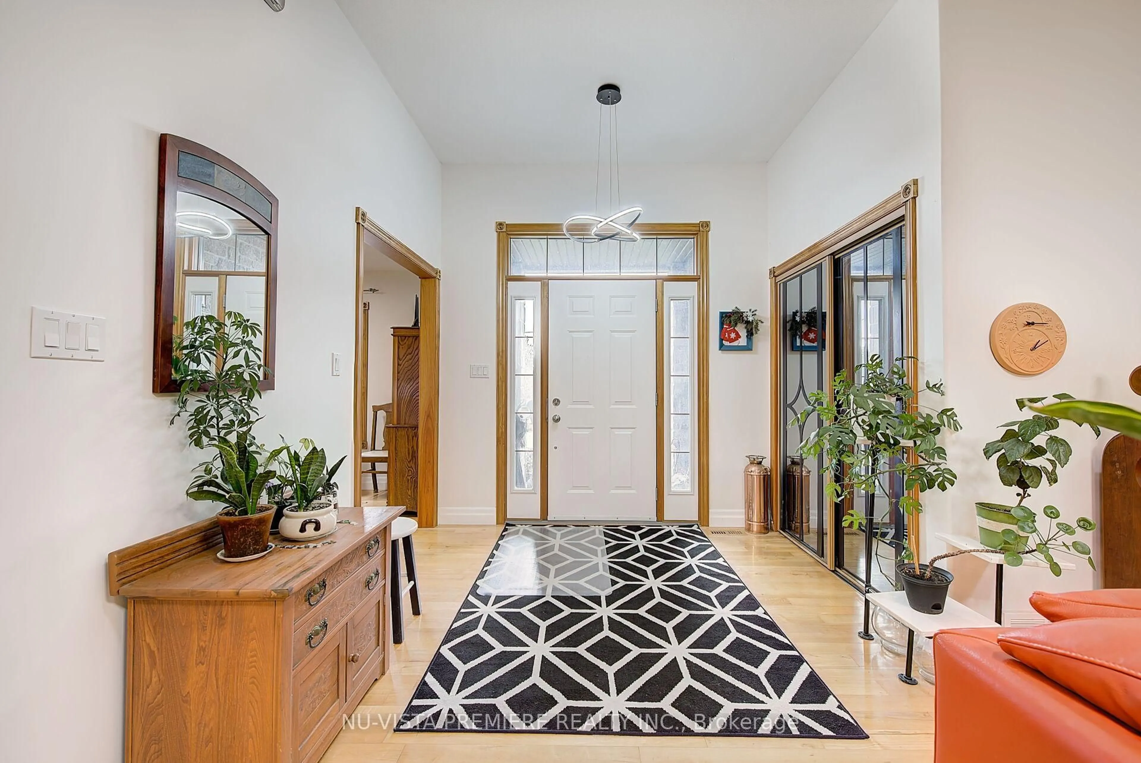 Indoor foyer for 36273 Gore Rd, South Huron Ontario N0M 1T0