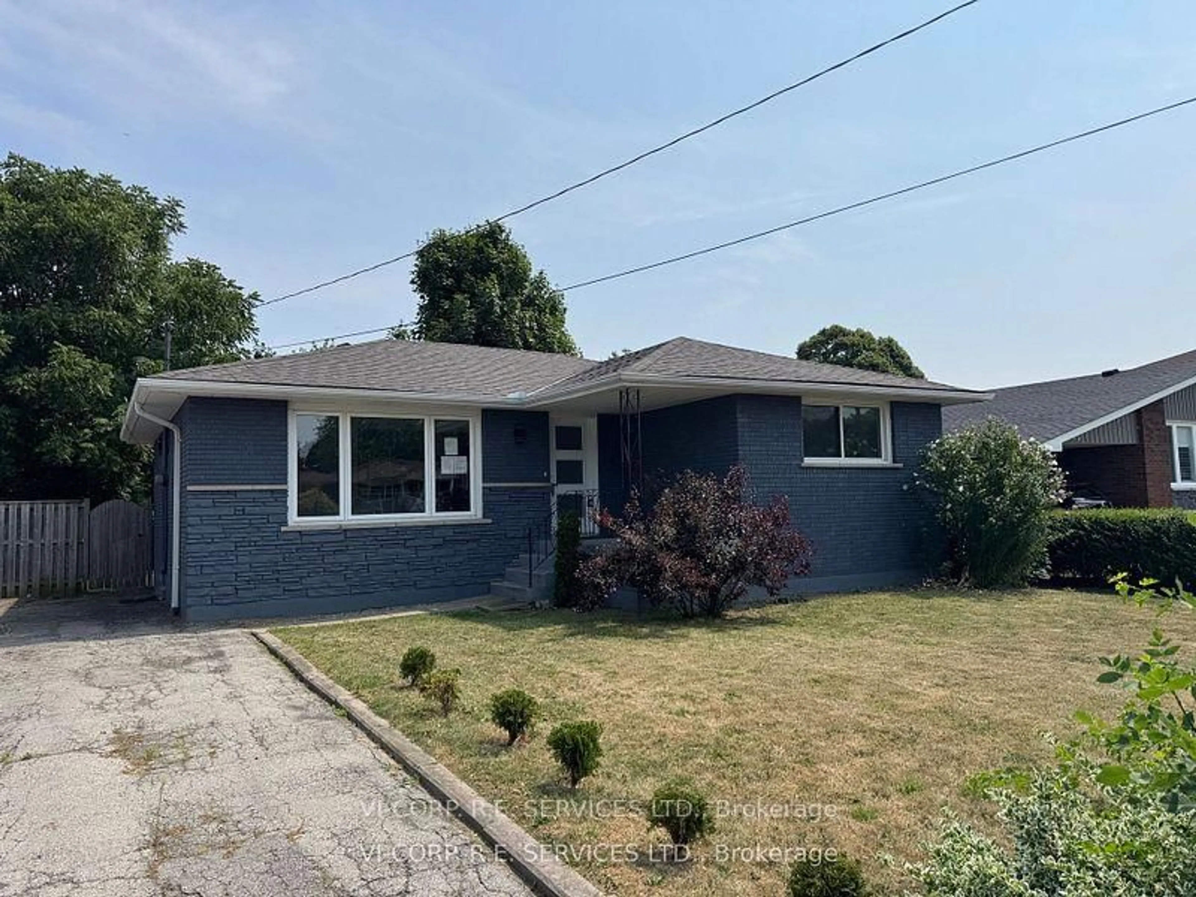 Home with vinyl exterior material, street for 89 Greeningdon Dr, Hamilton Ontario L9A 3A8