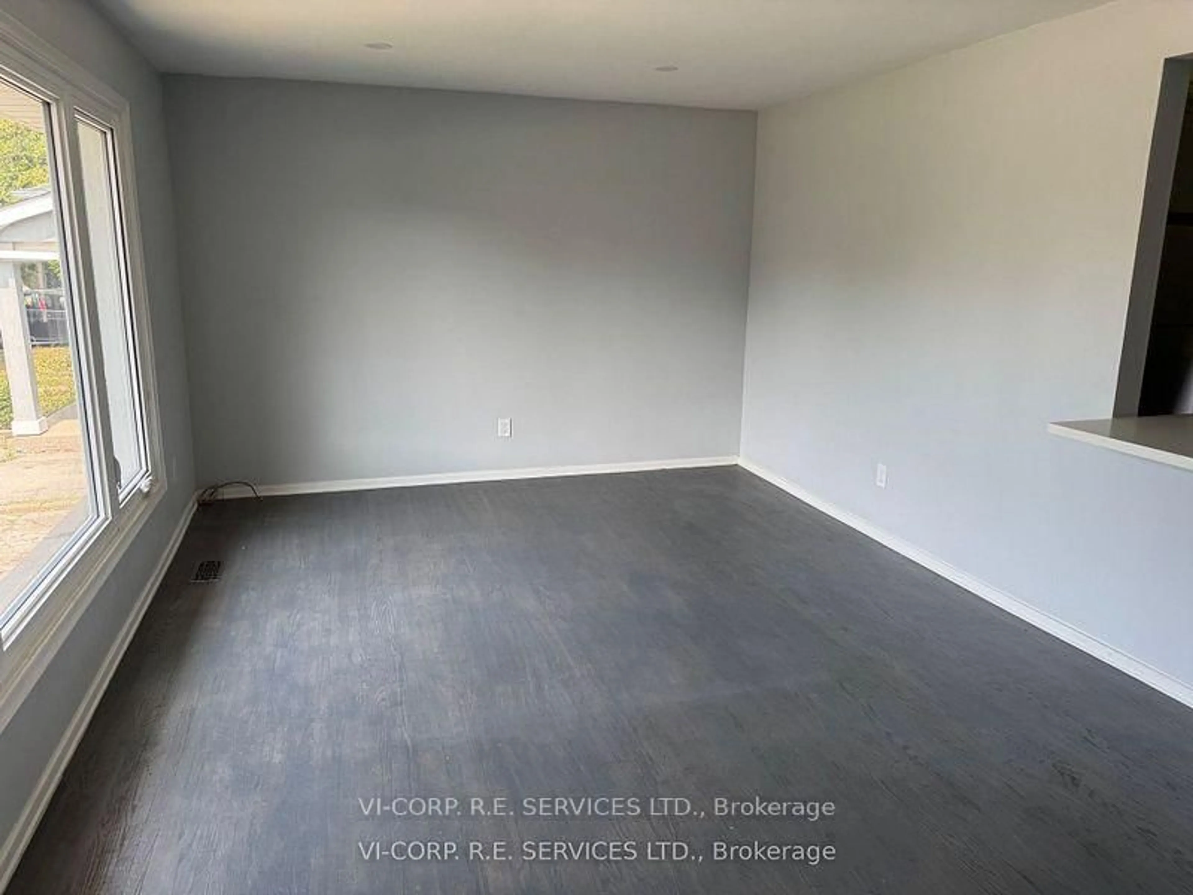 A pic of a room for 89 Greeningdon Dr, Hamilton Ontario L9A 3A8