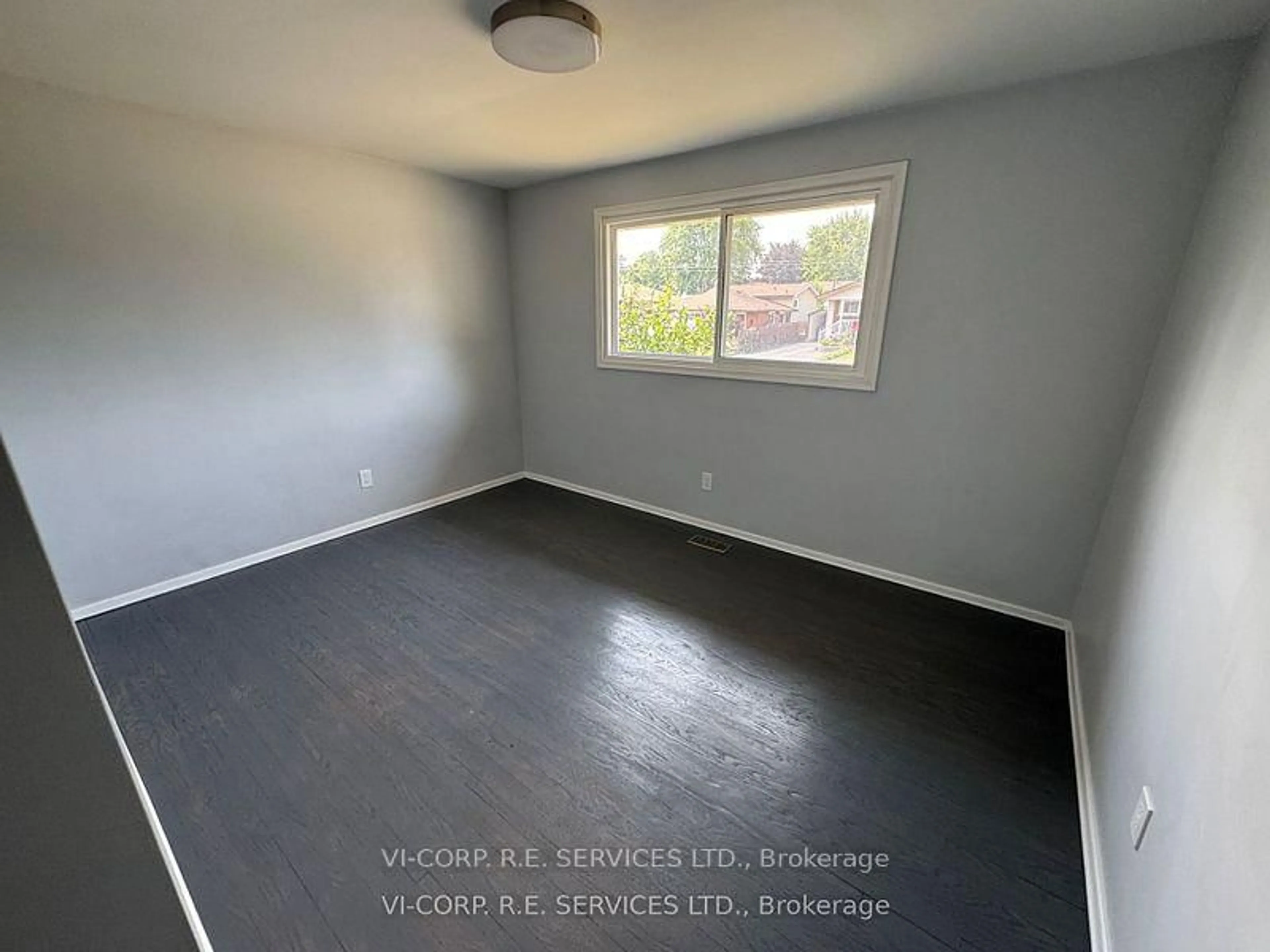 A pic of a room for 89 Greeningdon Dr, Hamilton Ontario L9A 3A8