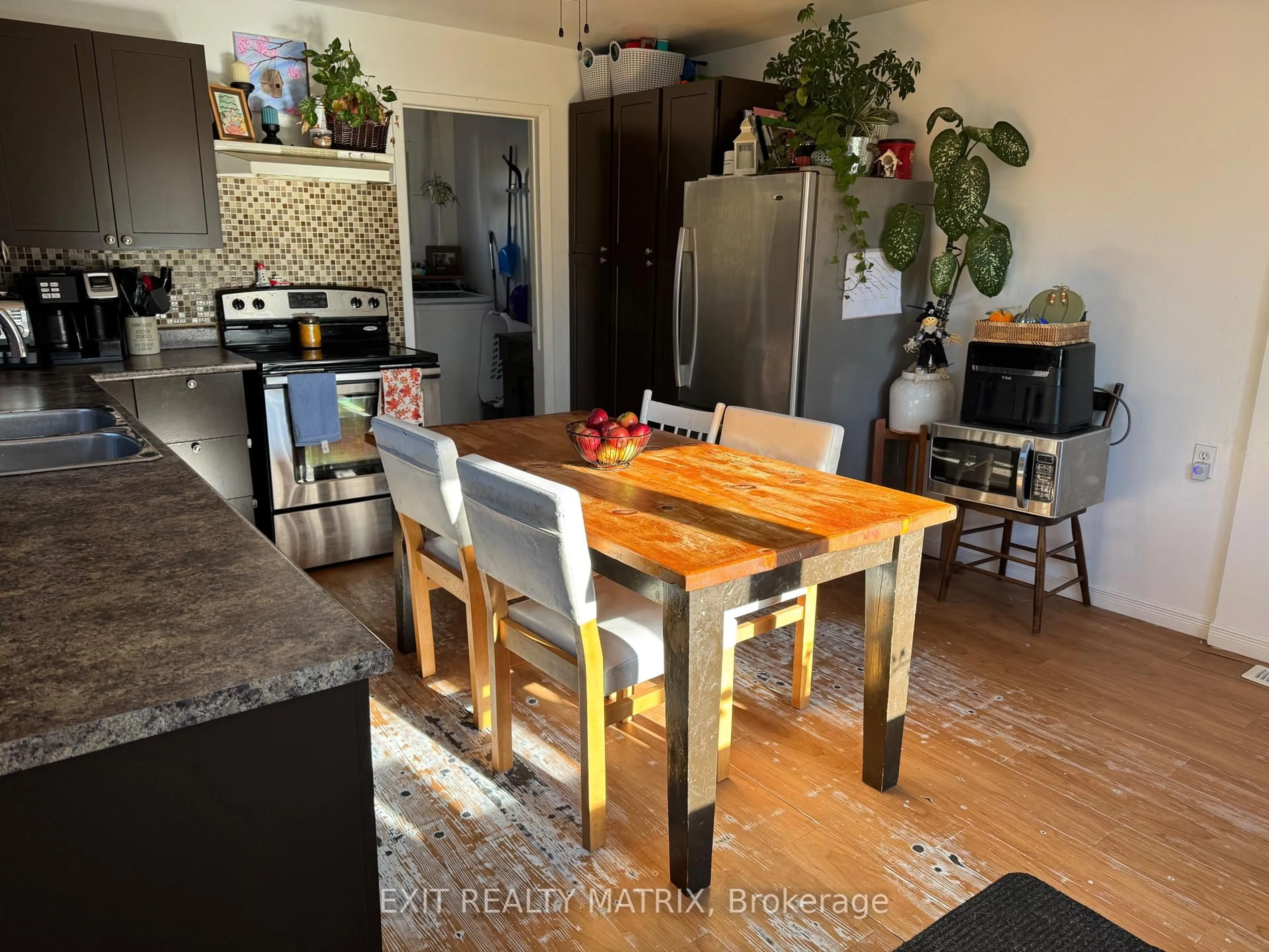 Open concept kitchen, wood/laminate floor for 19113 Murray St, North Glengarry Ontario K0C 1J0