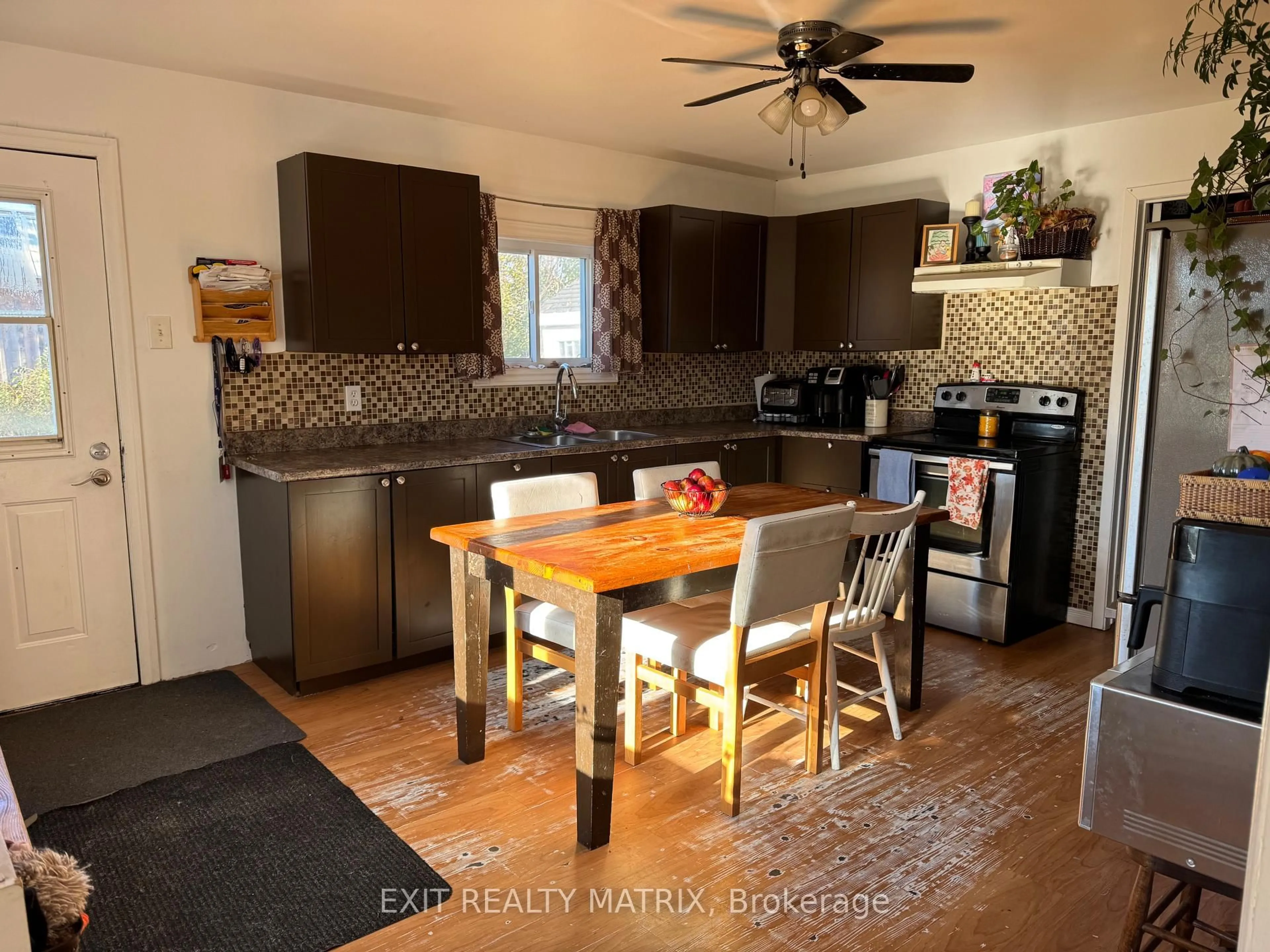 Open concept kitchen, unknown for 19113 Murray St, North Glengarry Ontario K0C 1J0