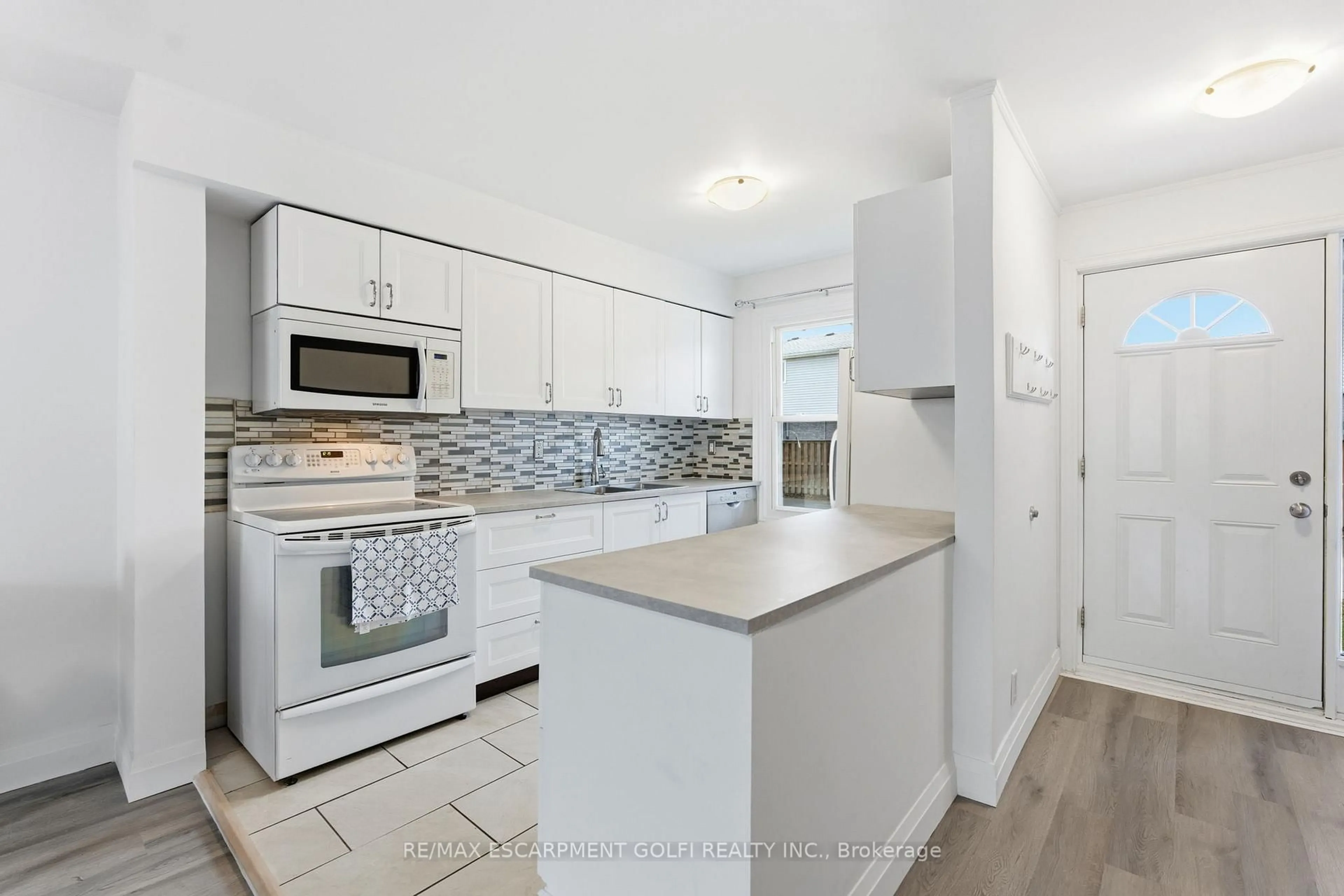 Open concept kitchen, unknown for 496 Grey St #B, Brantford Ontario N3S 7L4