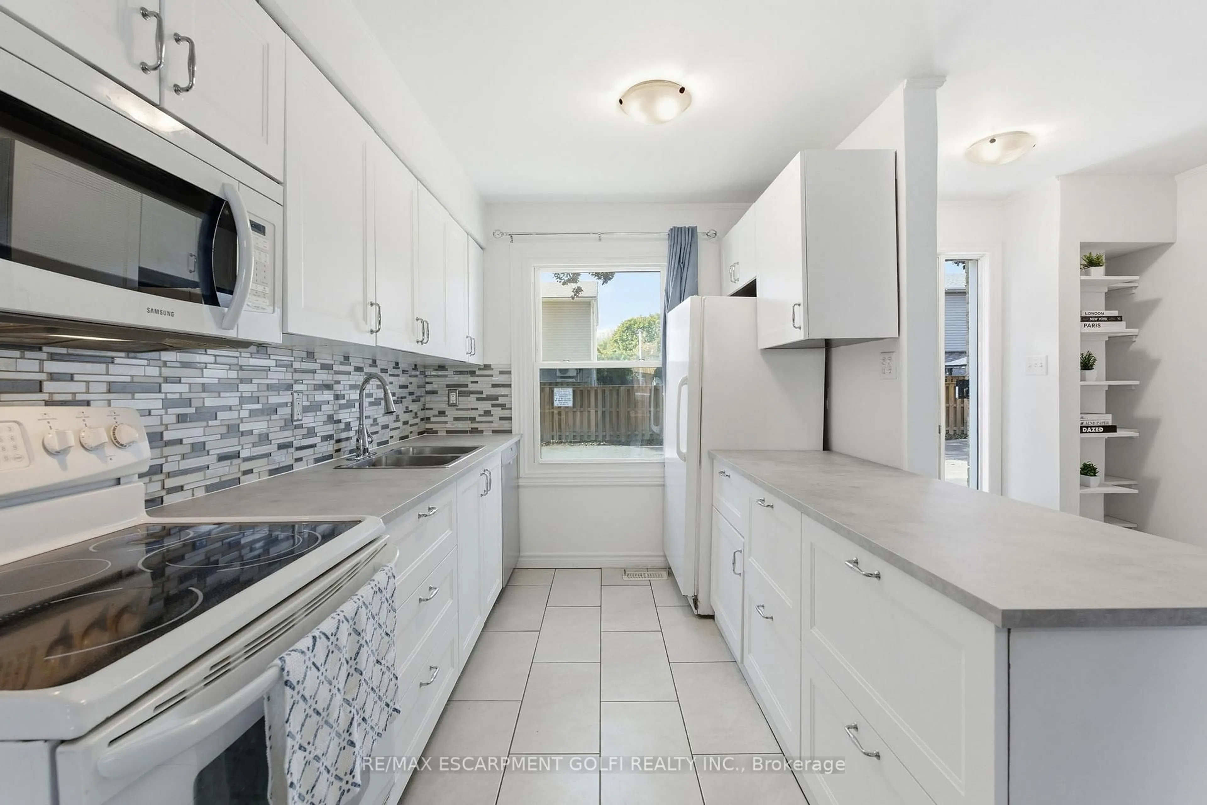 Standard kitchen, ceramic/tile floor for 496 Grey St #B, Brantford Ontario N3S 7L4