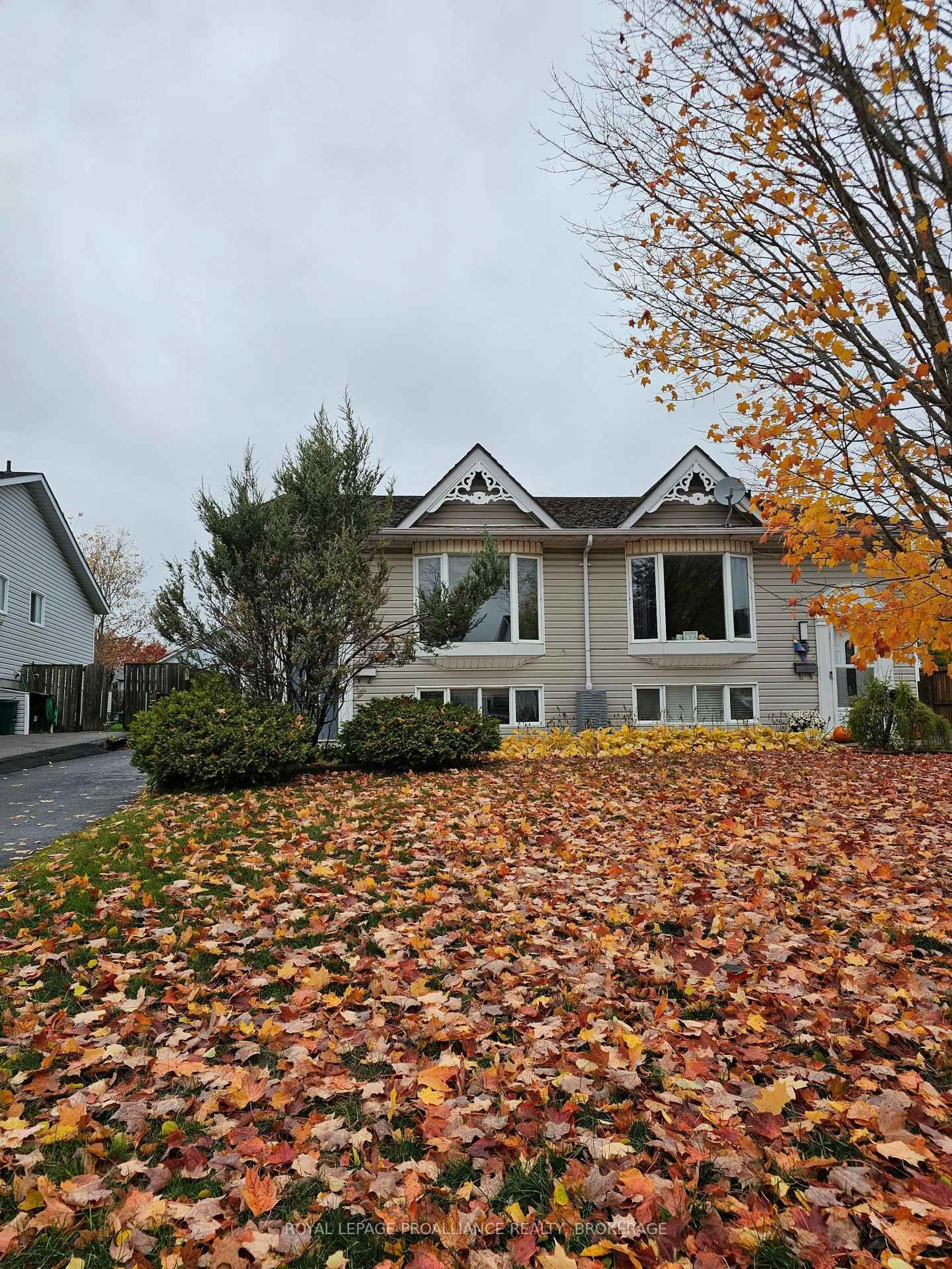 Home with vinyl exterior material, street for 915 Warburton Cres, Kingston Ontario K7M 8L3