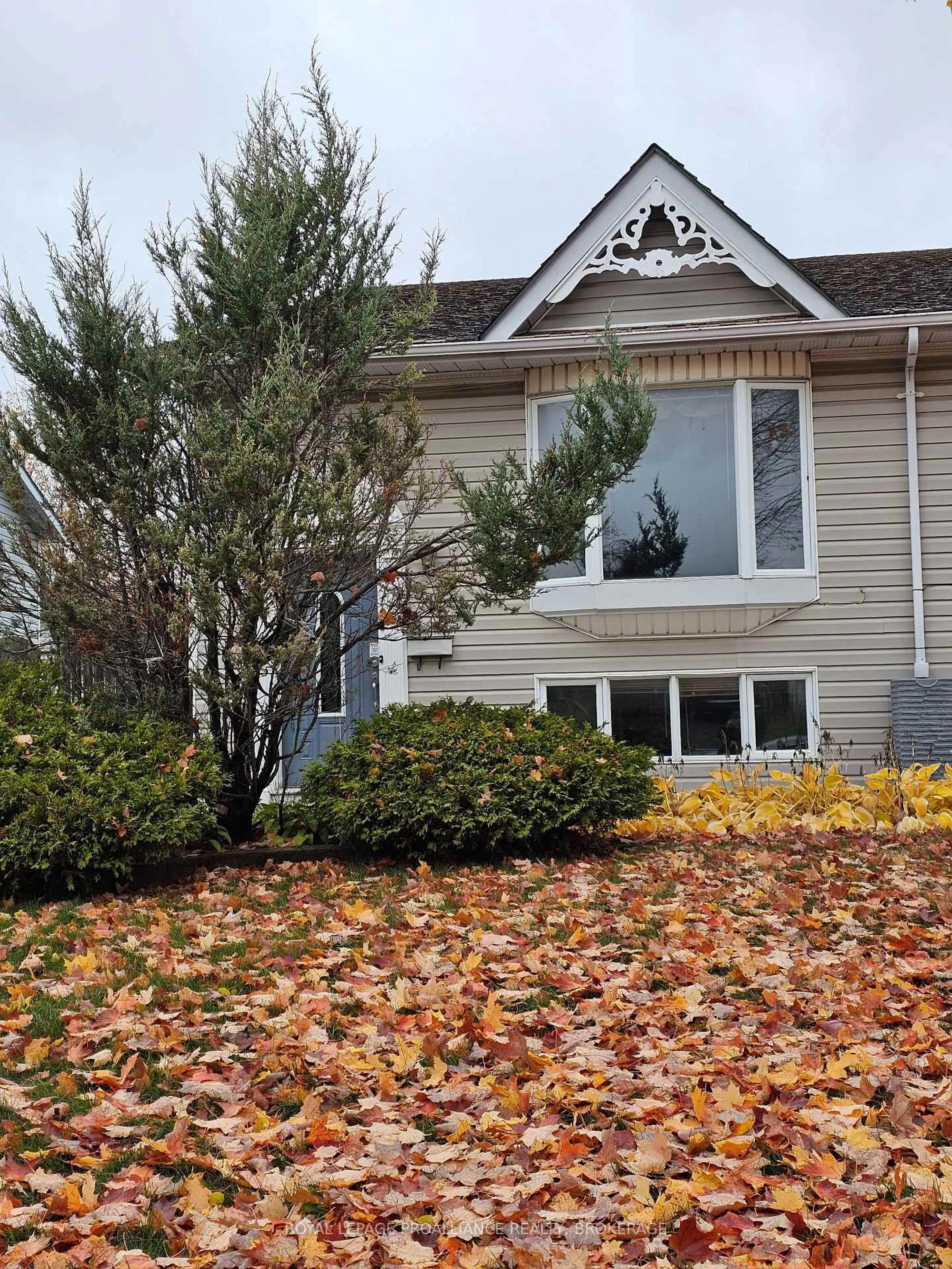 Home with vinyl exterior material, street for 915 Warburton Cres, Kingston Ontario K7M 8L3