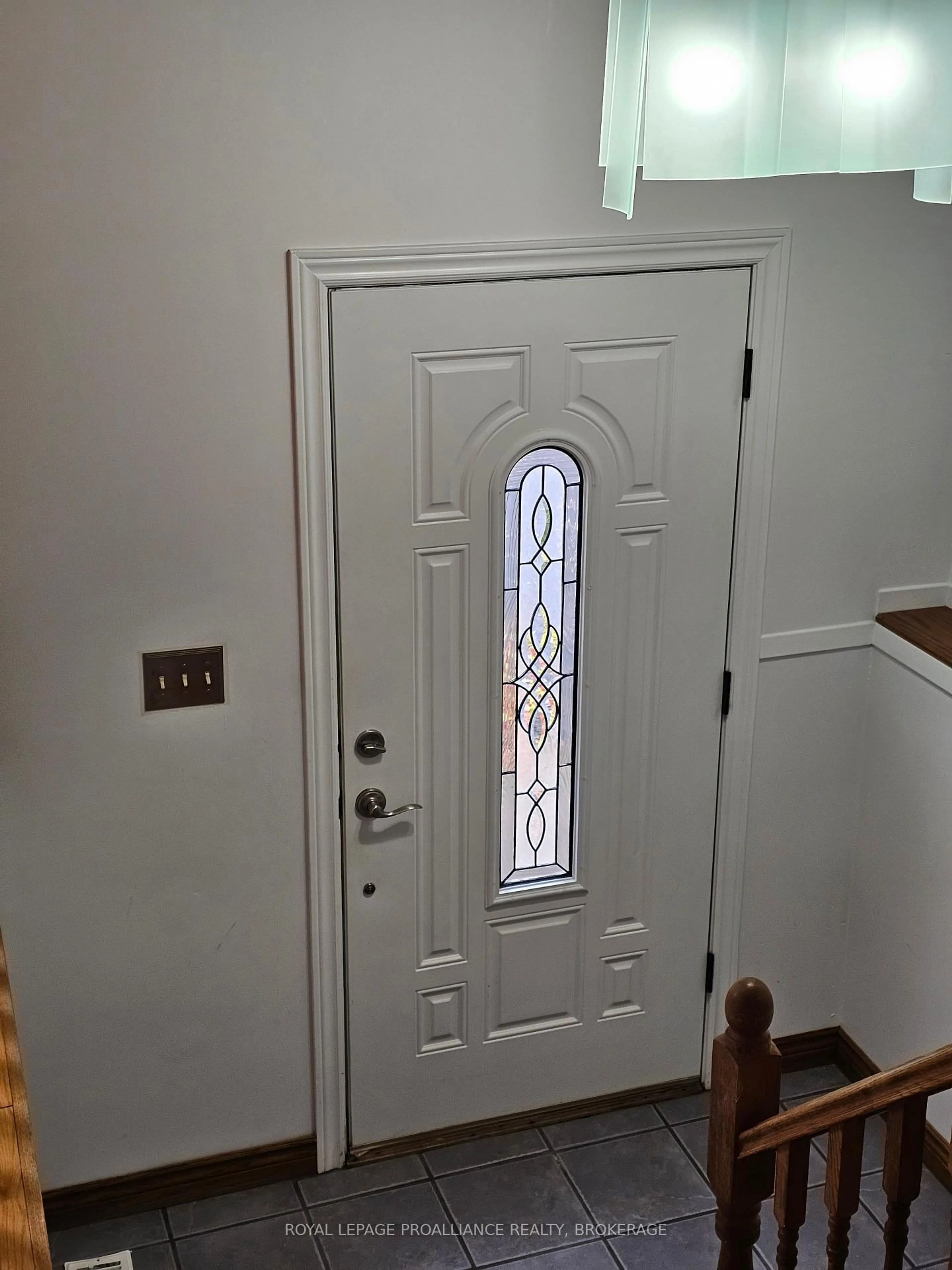 Indoor entryway for 915 Warburton Cres, Kingston Ontario K7M 8L3