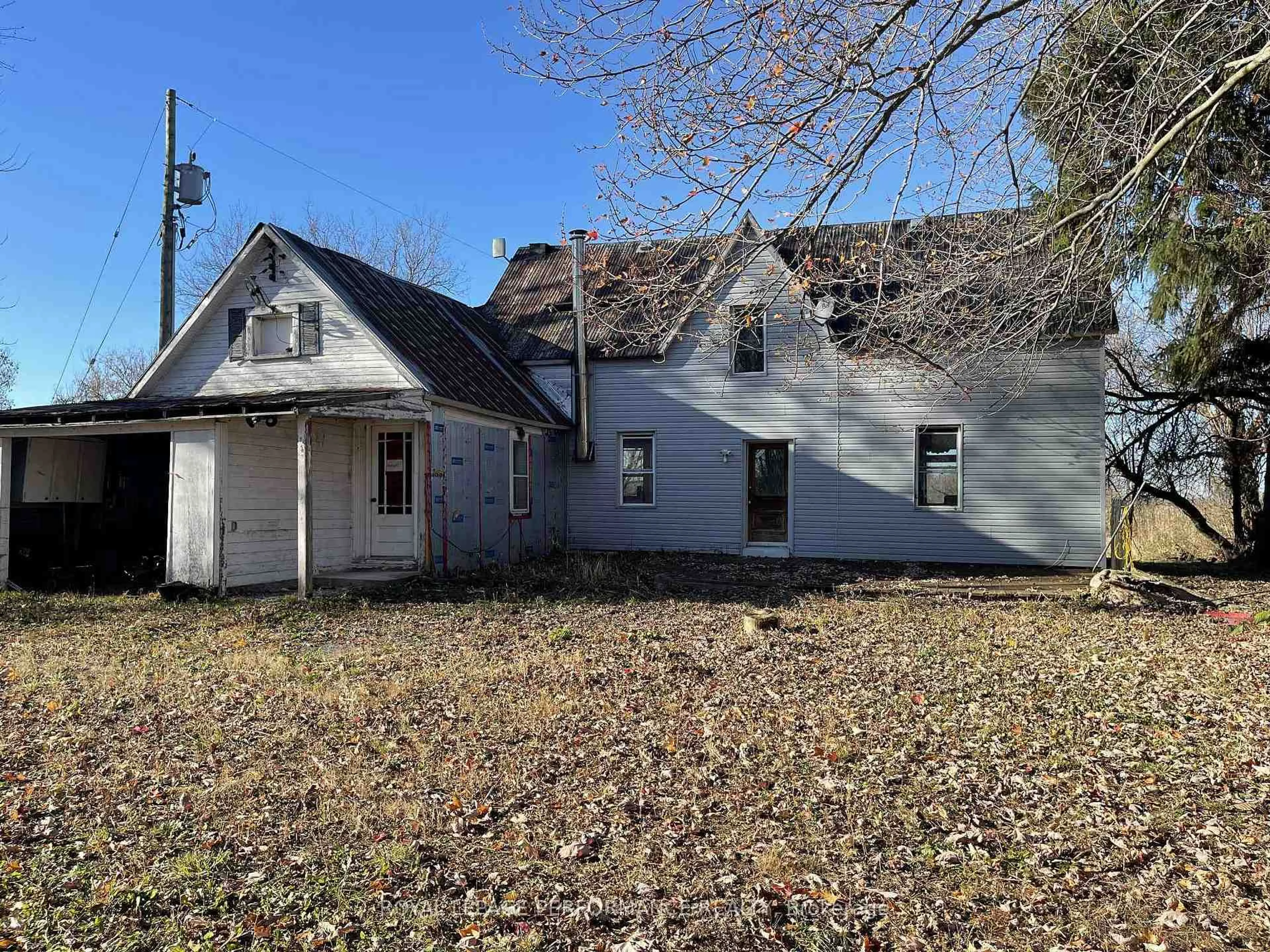 A pic from outside/outdoor area/front of a property/back of a property/a pic from drone, building for 15240 Concession 6-7 Rd, North Stormont Ontario K0C 1G0