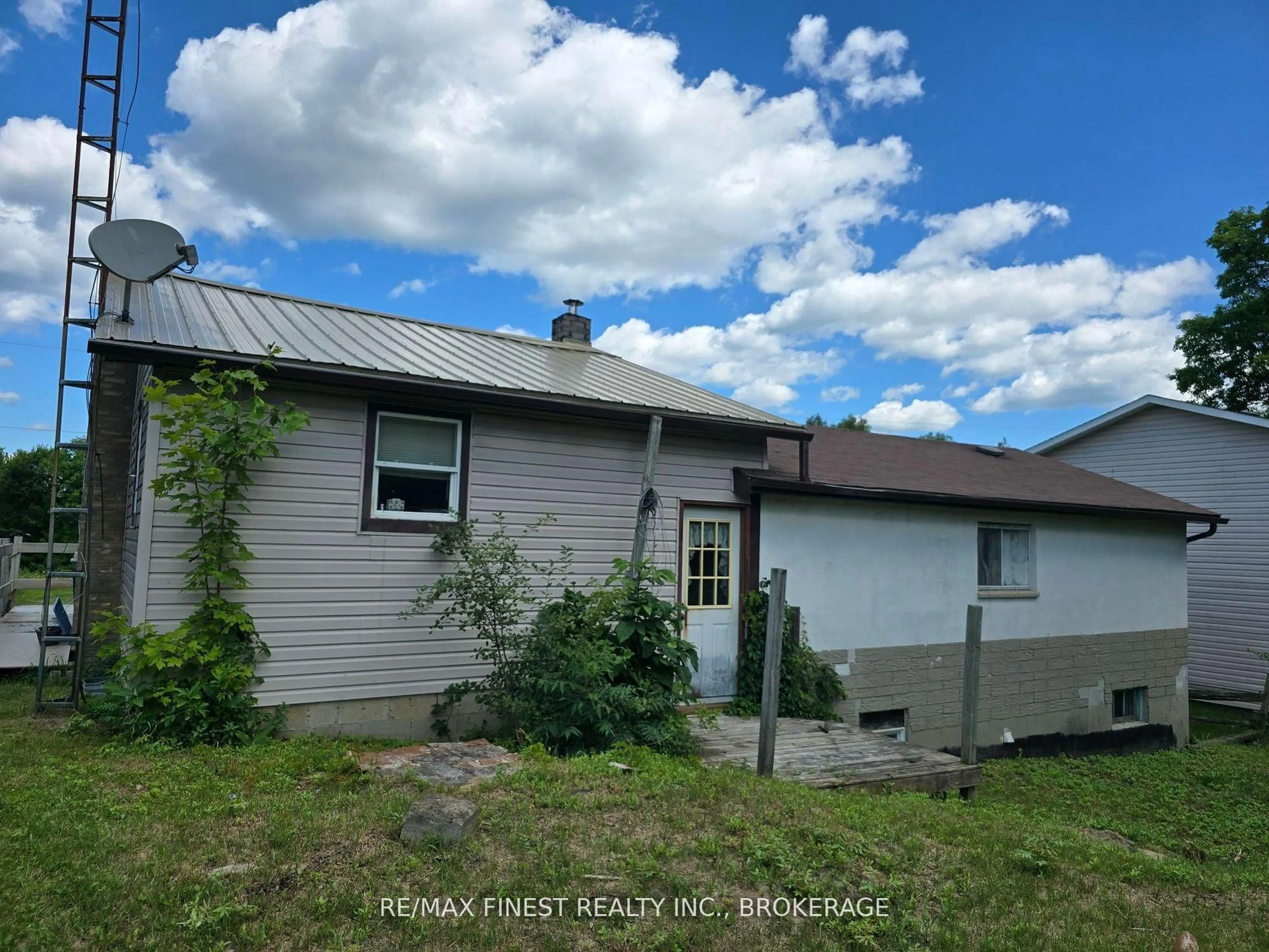 A pic from outside/outdoor area/front of a property/back of a property/a pic from drone, building for 10555 Road 38, Parham Ontario K0H 2K0