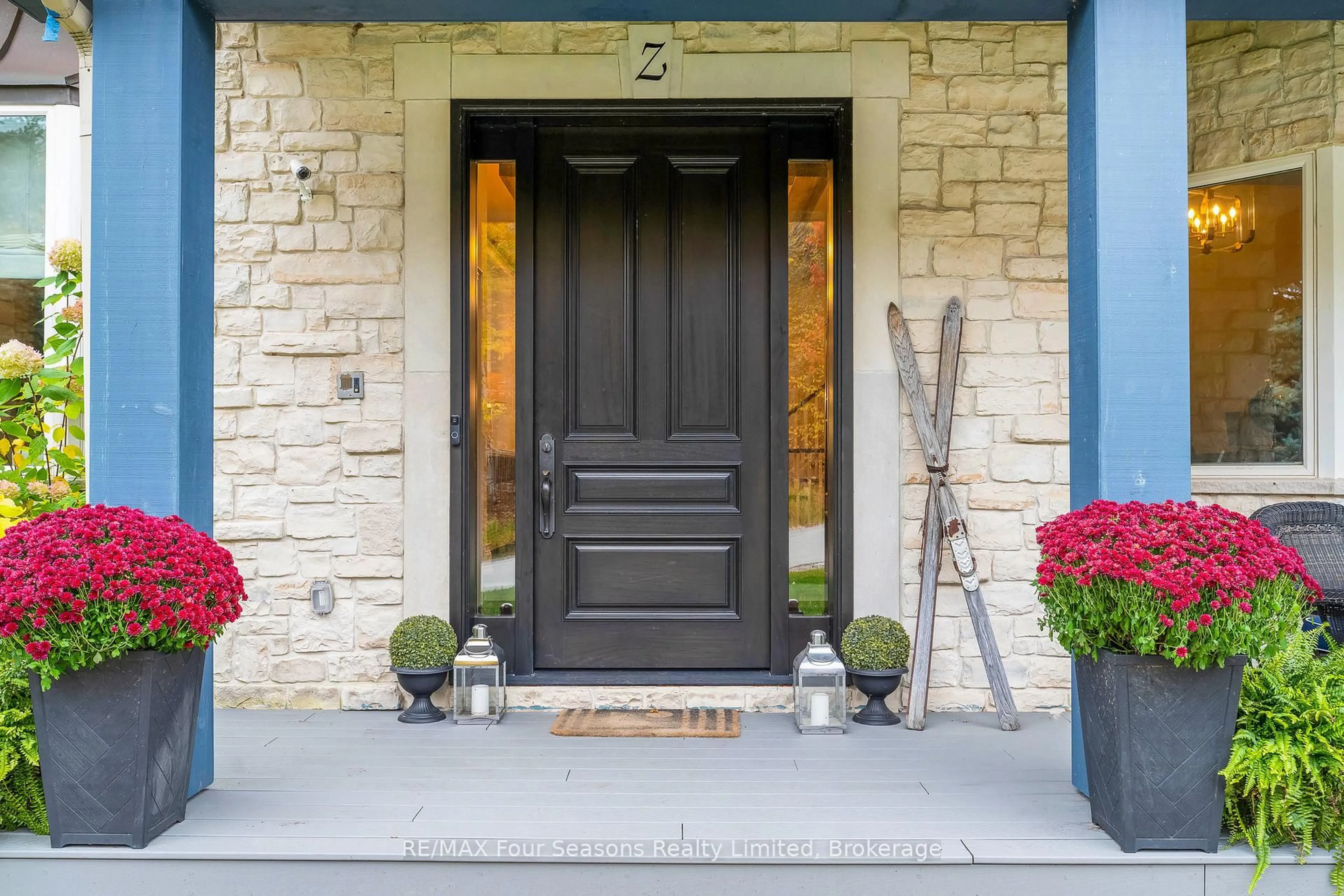 Indoor entryway for 149 Aspen Way, Blue Mountains Ontario L9Y 0S7