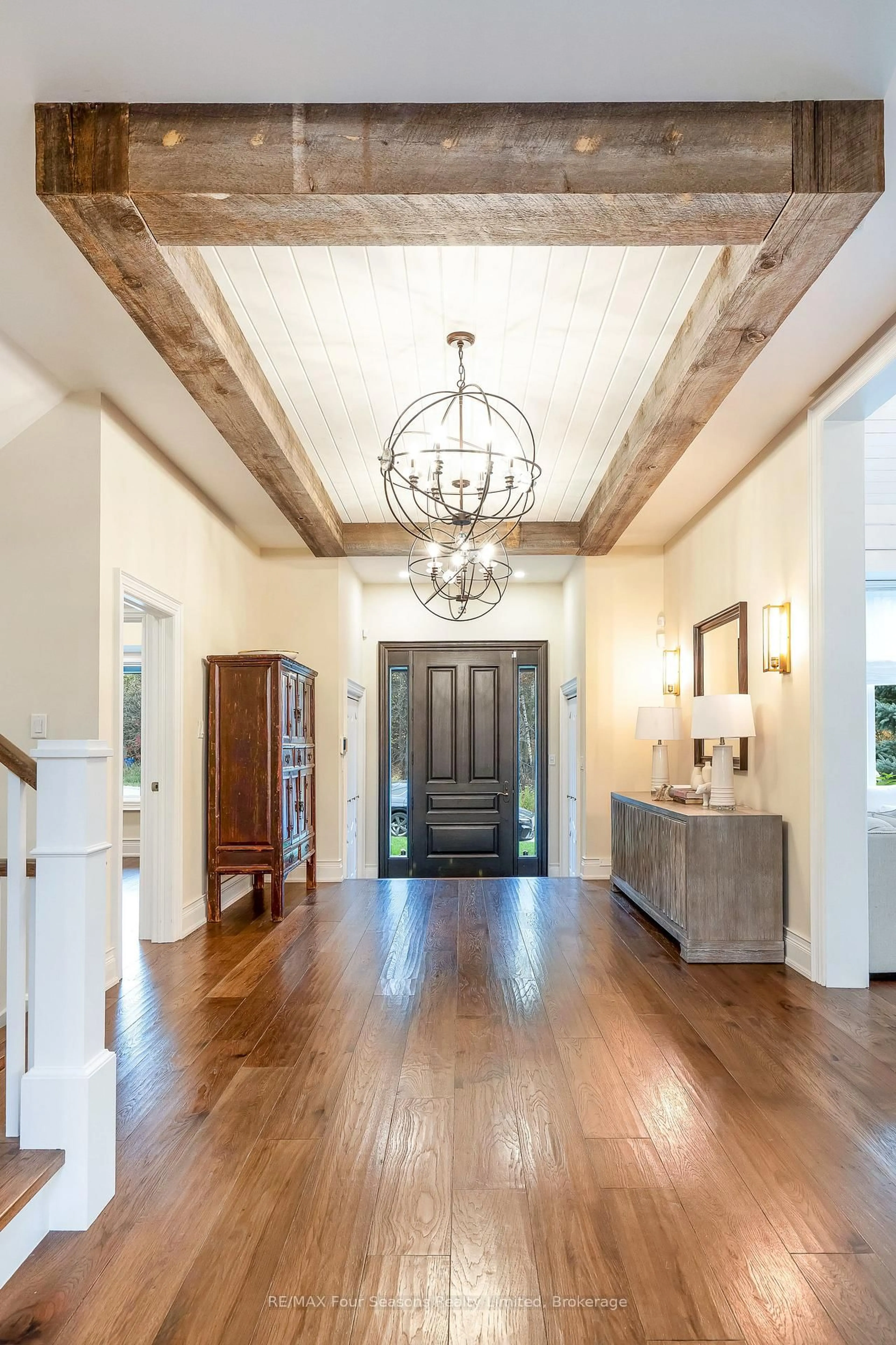 Indoor entryway for 149 Aspen Way, Blue Mountains Ontario L9Y 0S7