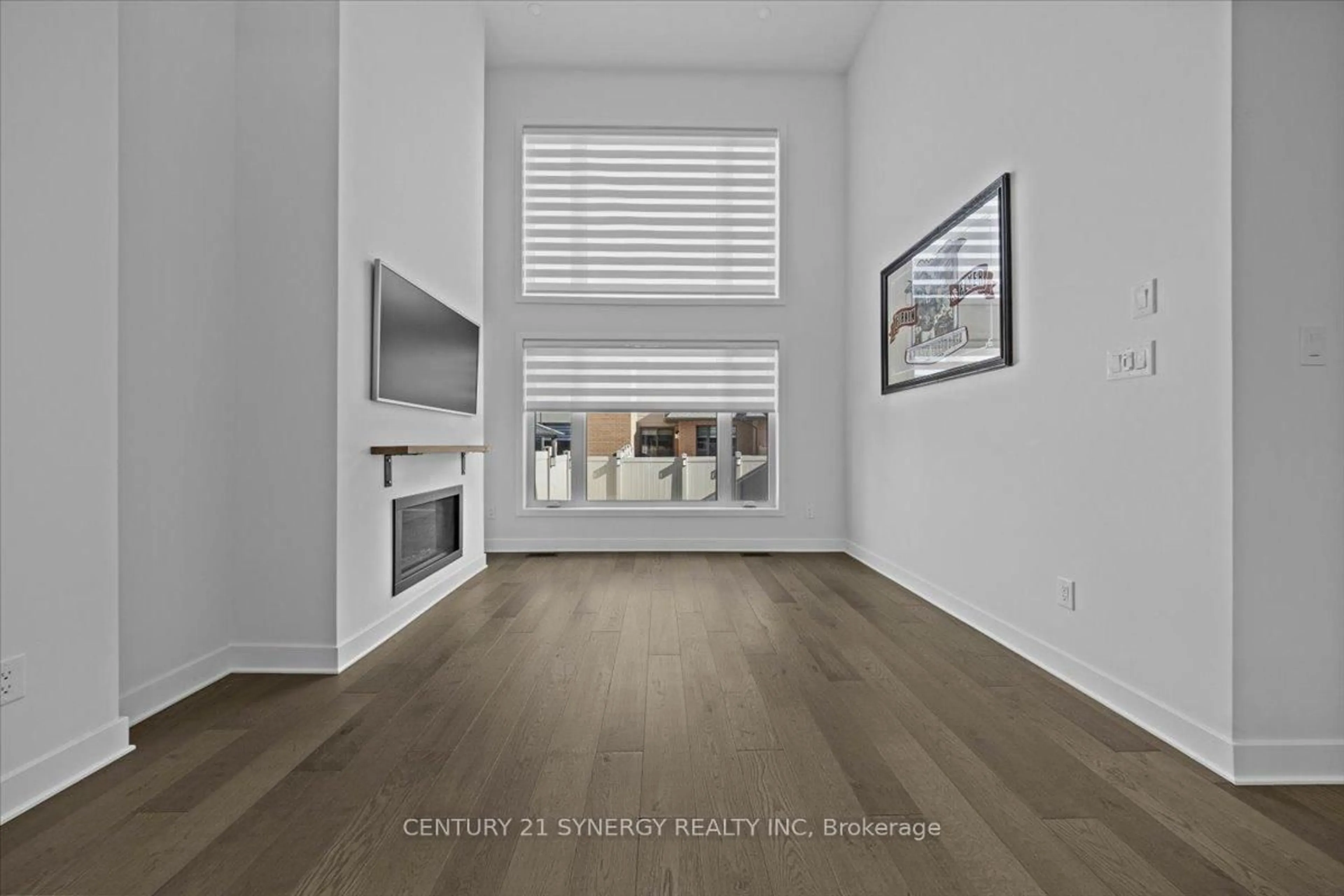 Indoor entryway for 92 Longworth Ave, Ottawa Ontario K1T 0S7