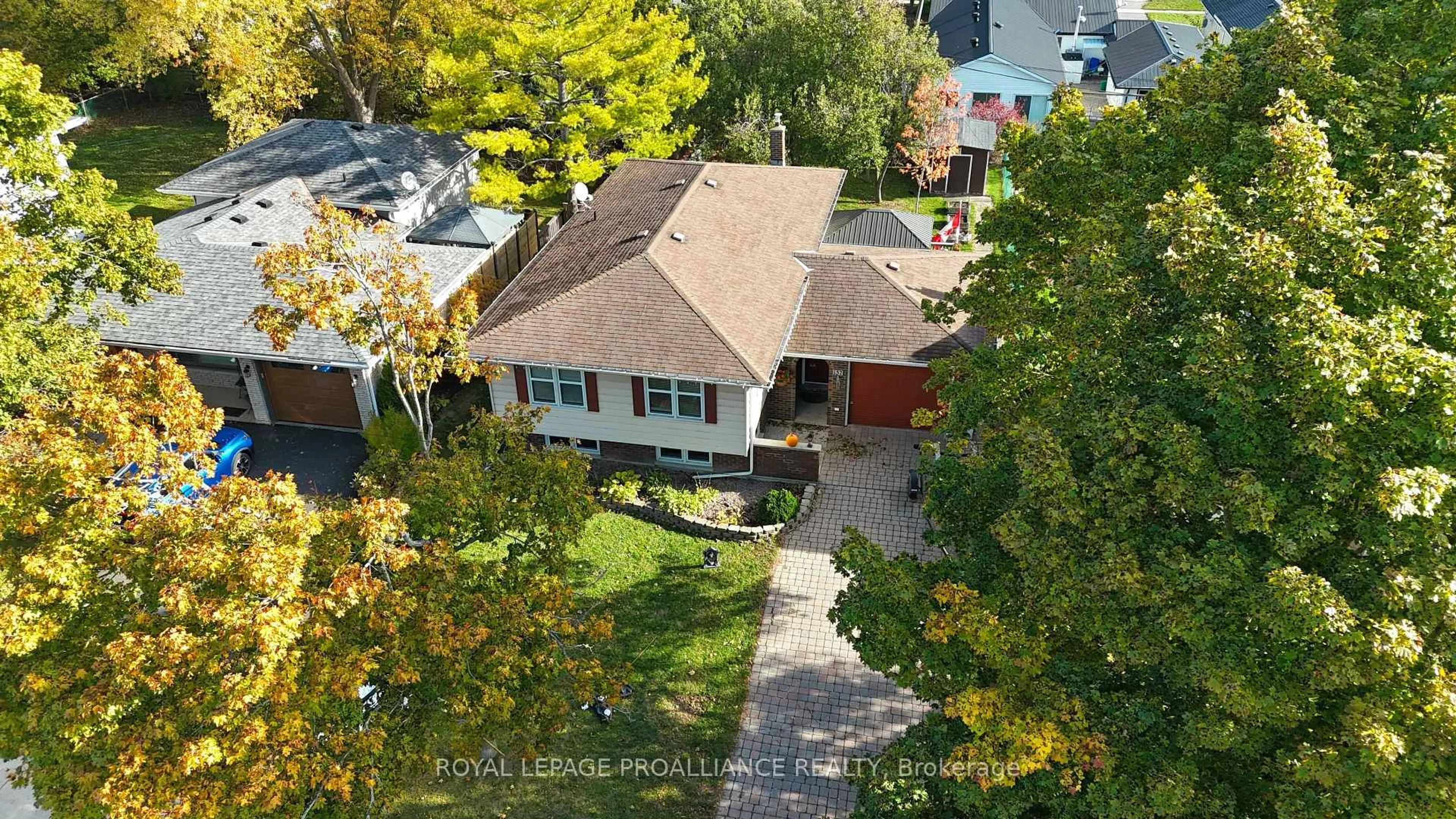 A pic from outside/outdoor area/front of a property/back of a property/a pic from drone, street for 157 Singleton Dr, Belleville Ontario K8N 5H4