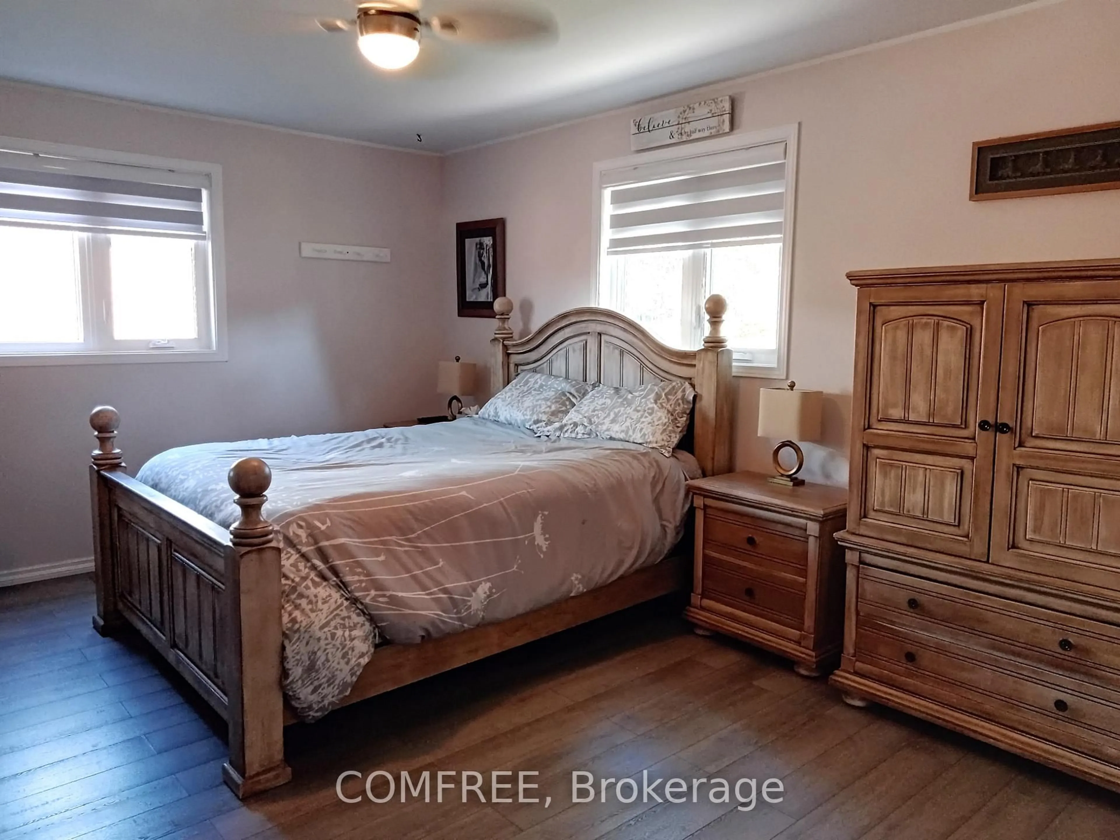 A pic of a room for 76 Lake St, South Algonquin Ontario K0J 2M0