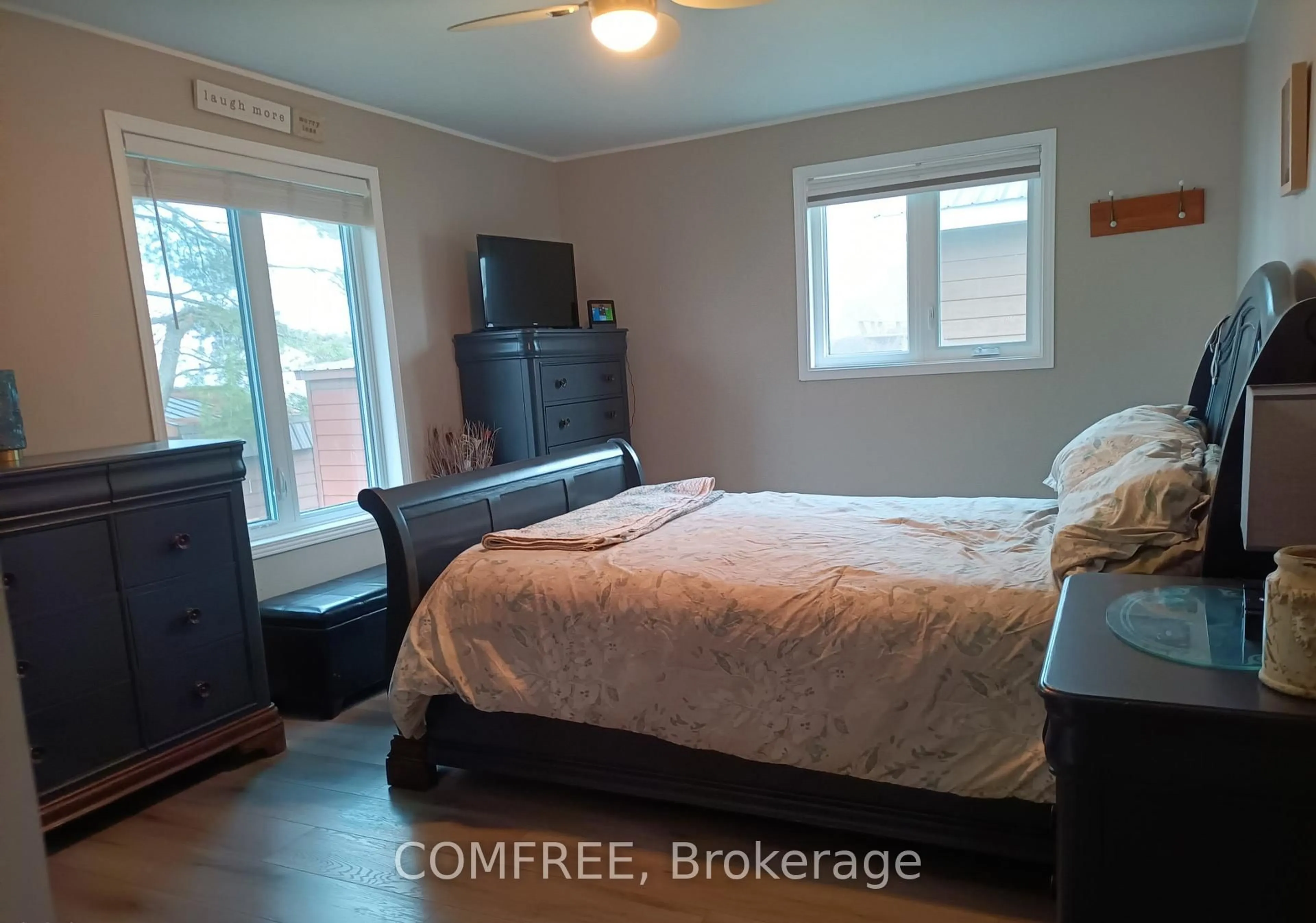 A pic of a room for 76 Lake St, South Algonquin Ontario K0J 2M0