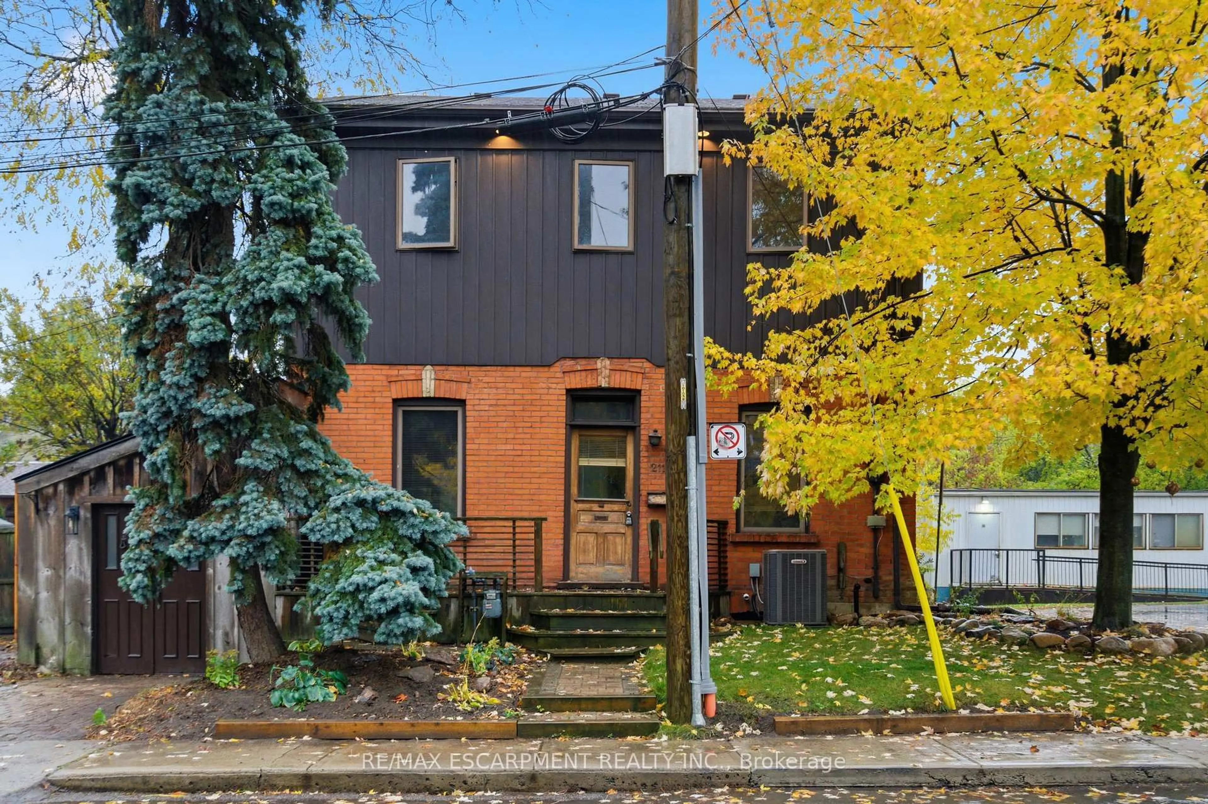 Home with brick exterior material, street for 211 Robinson St, Hamilton Ontario L8P 1Z8