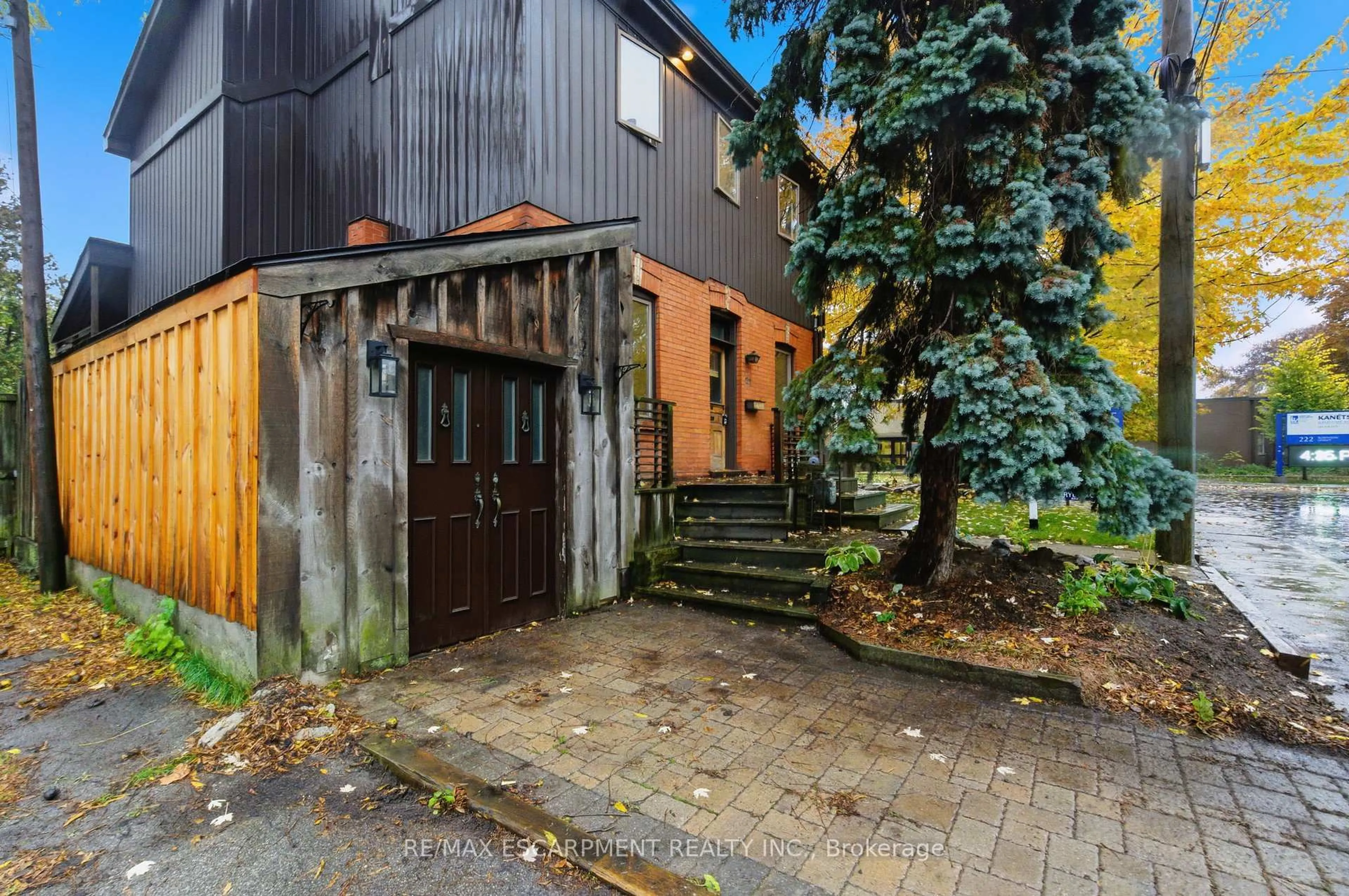 Unknown for 211 Robinson St, Hamilton Ontario L8P 1Z8