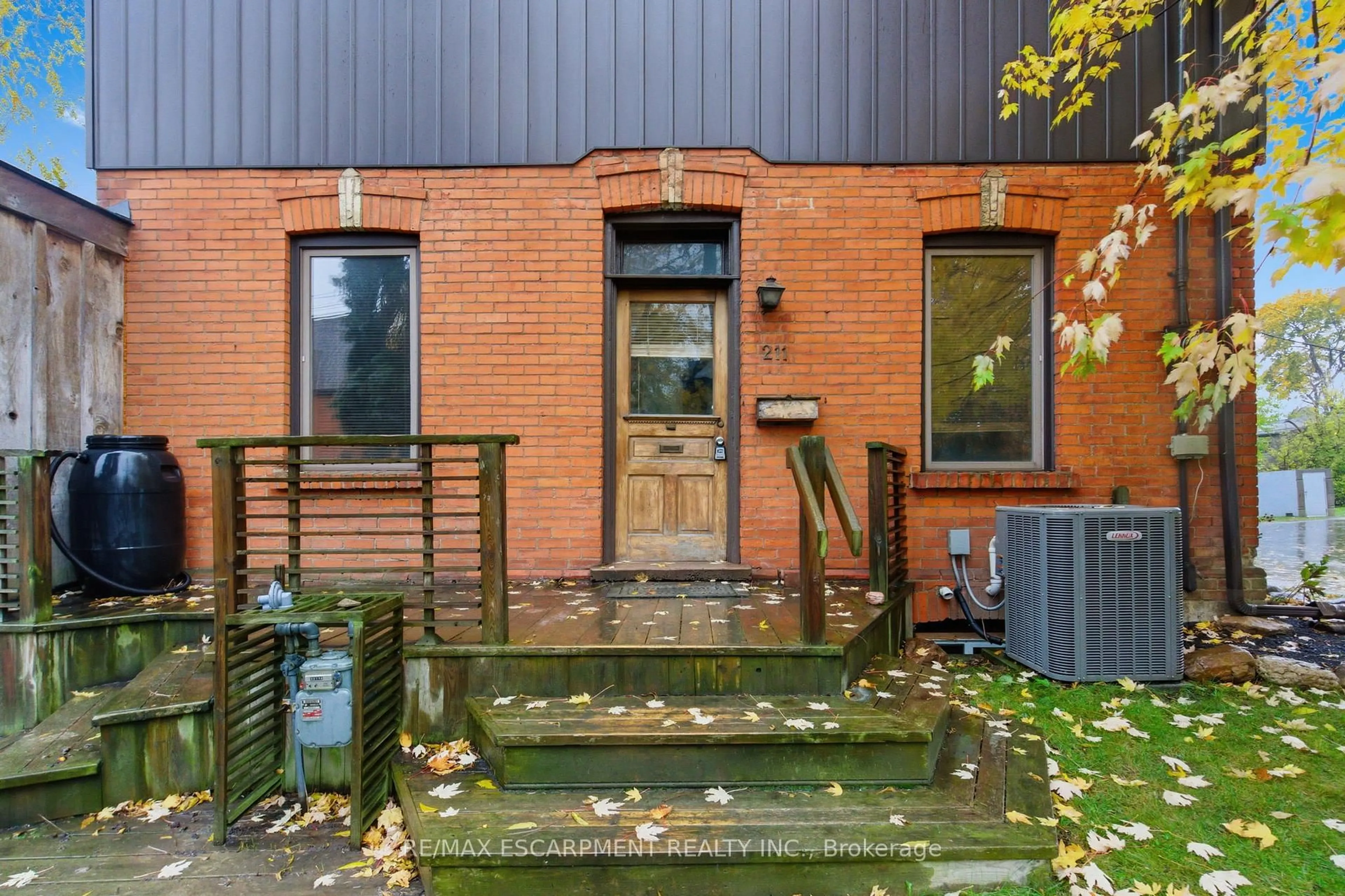 Home with brick exterior material, street for 211 Robinson St, Hamilton Ontario L8P 1Z8