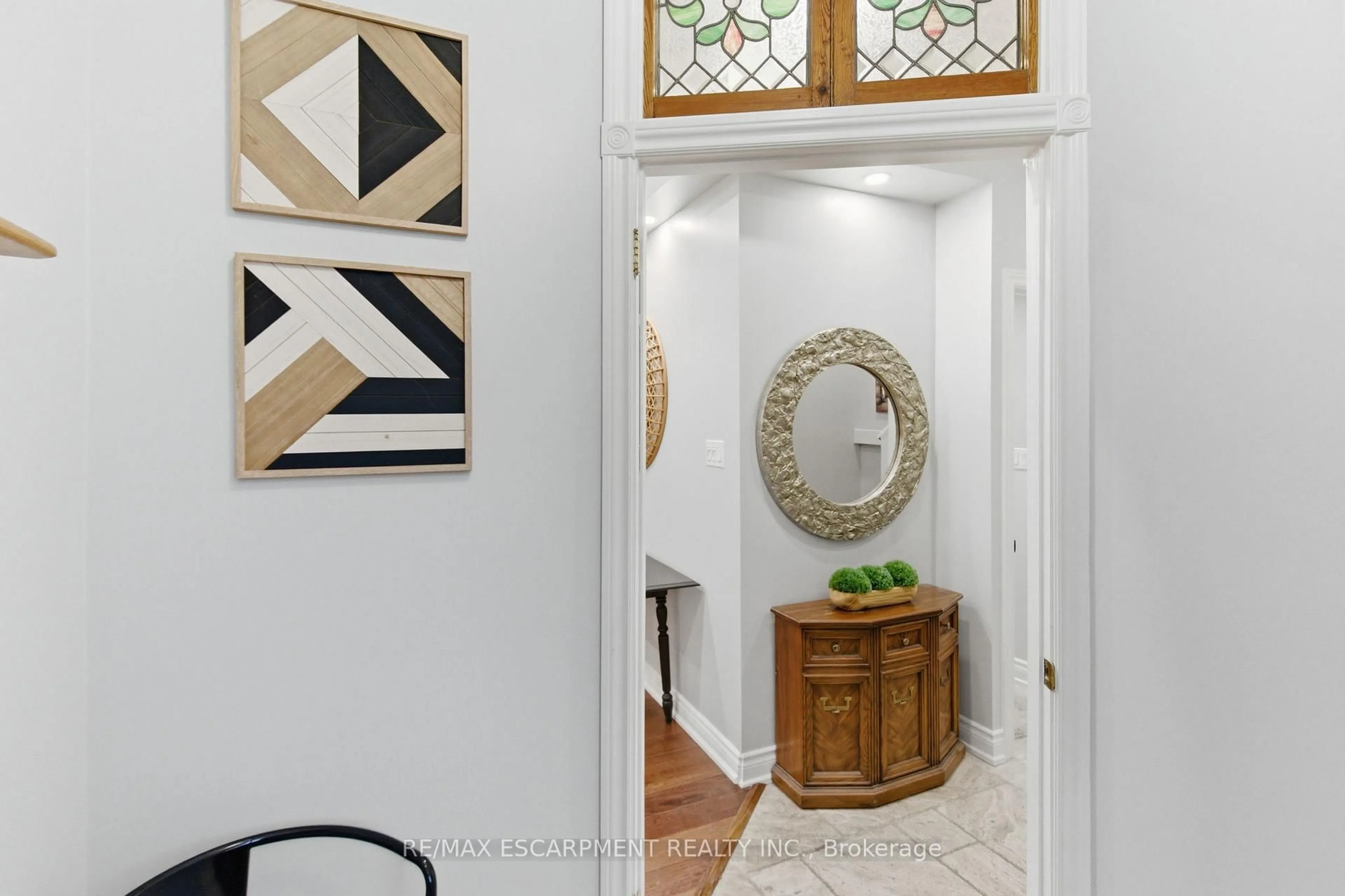 Indoor entryway for 211 Robinson St, Hamilton Ontario L8P 1Z8