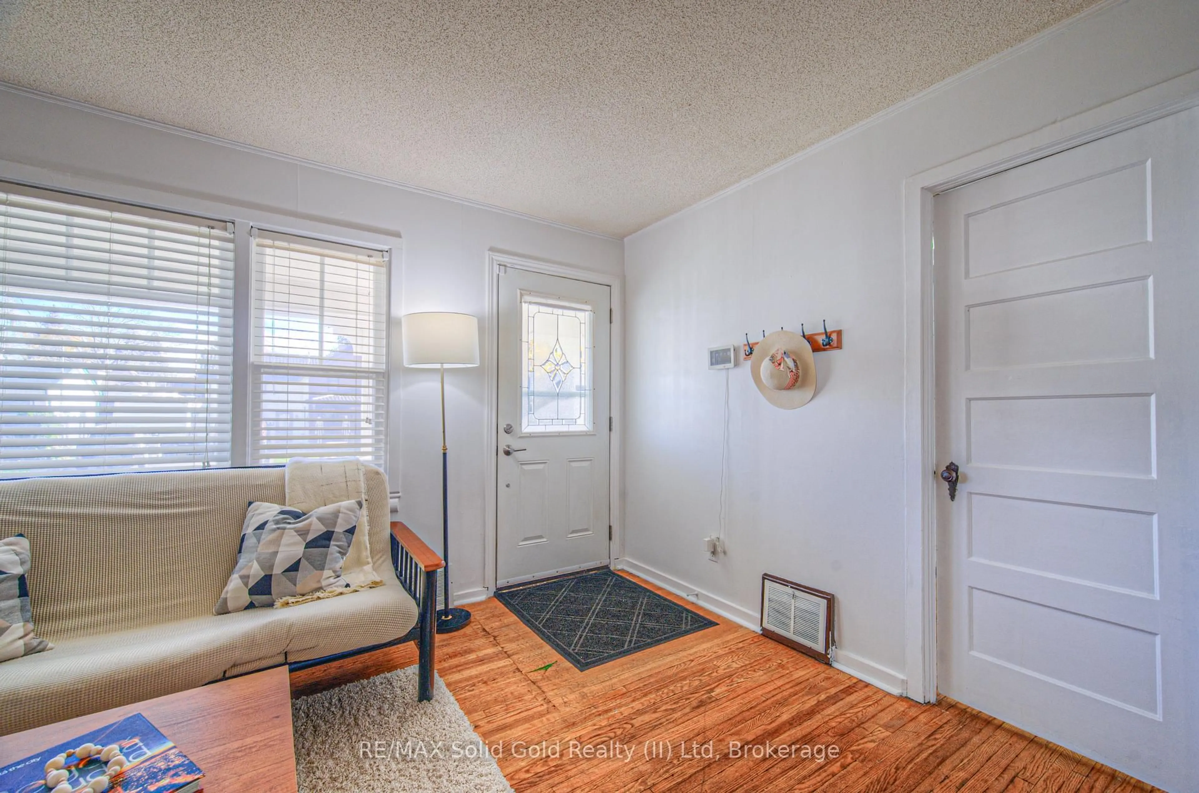 Indoor entryway for 220 Schlueter St, Cambridge Ontario N3H 4B5
