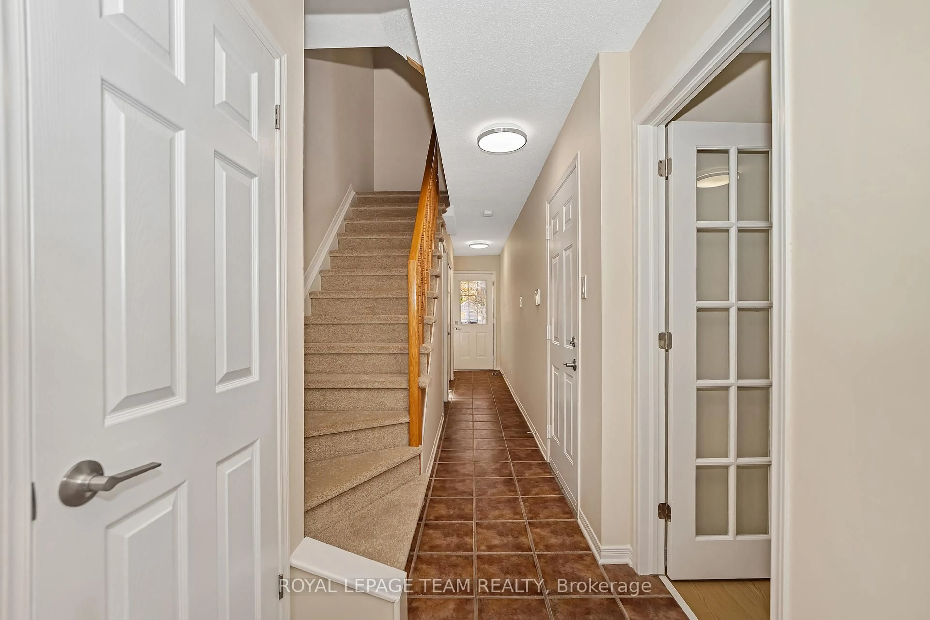 Indoor entryway for 90 Edenvale Dr #229, Kanata Ontario K2K 3N8