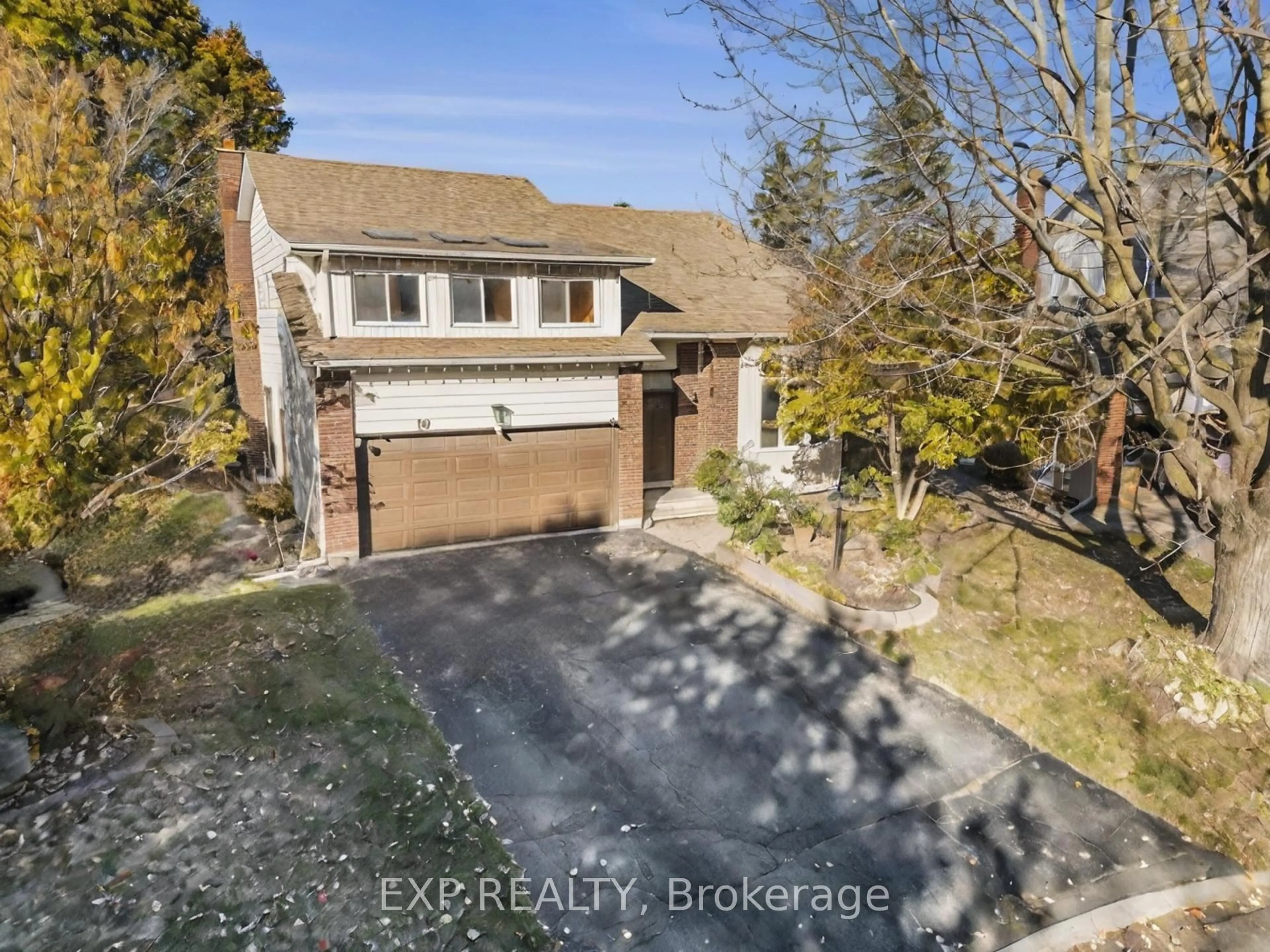 A pic from outside/outdoor area/front of a property/back of a property/a pic from drone, street for 10 Pommel Cres, Kanata Ontario K2M 1A2