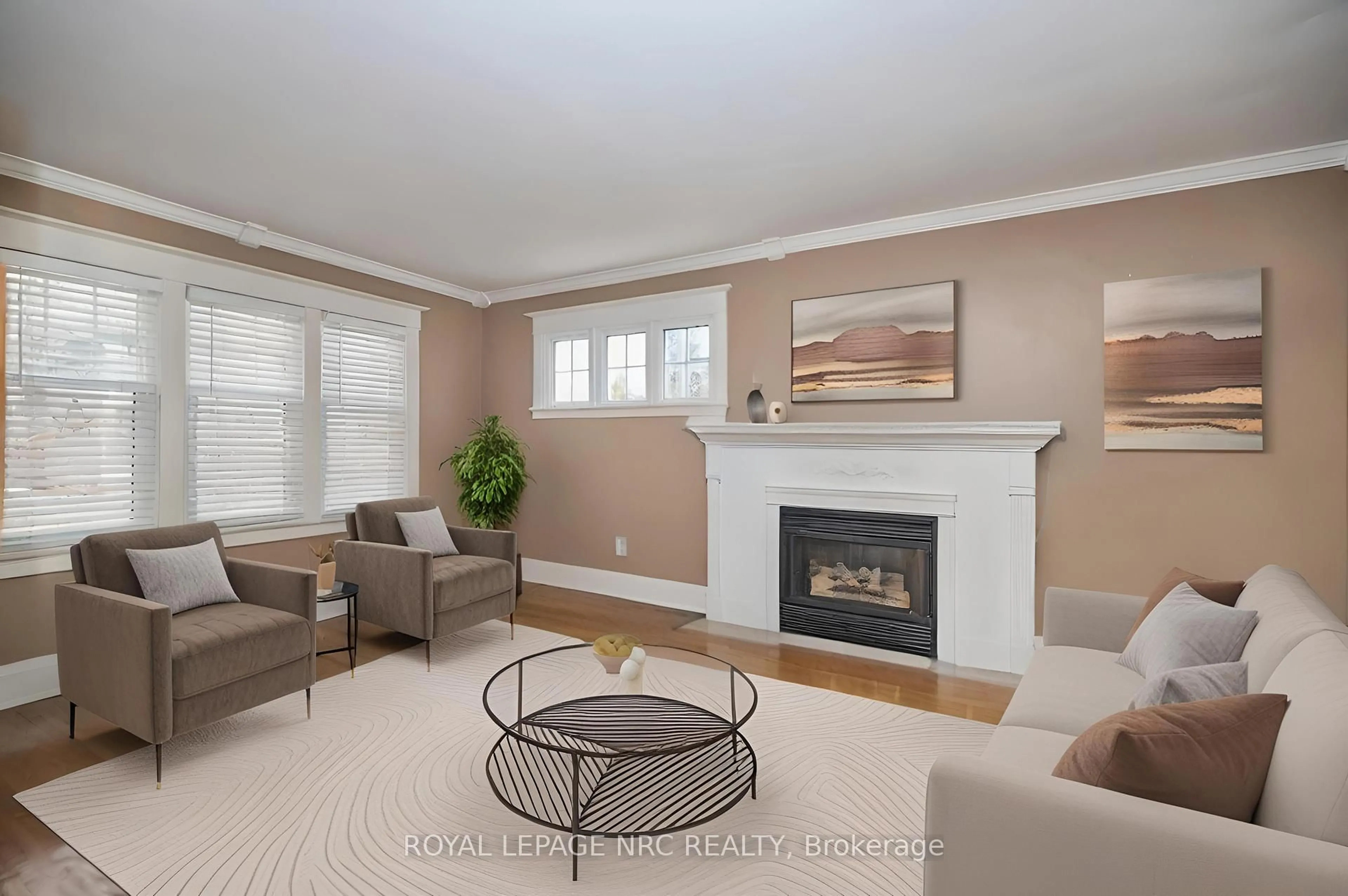 Living room with furniture, unknown for 92 Dufferin St, St. Catharines Ontario L2R 1Z8