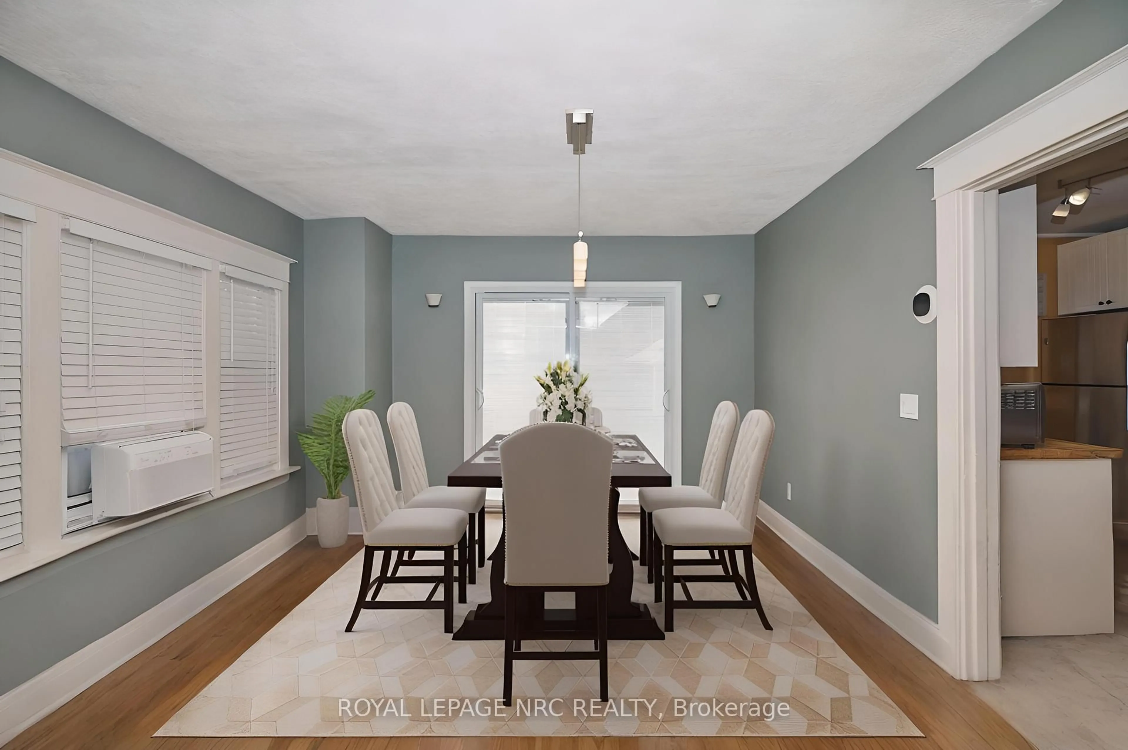 Dining room, unknown for 92 Dufferin St, St. Catharines Ontario L2R 1Z8
