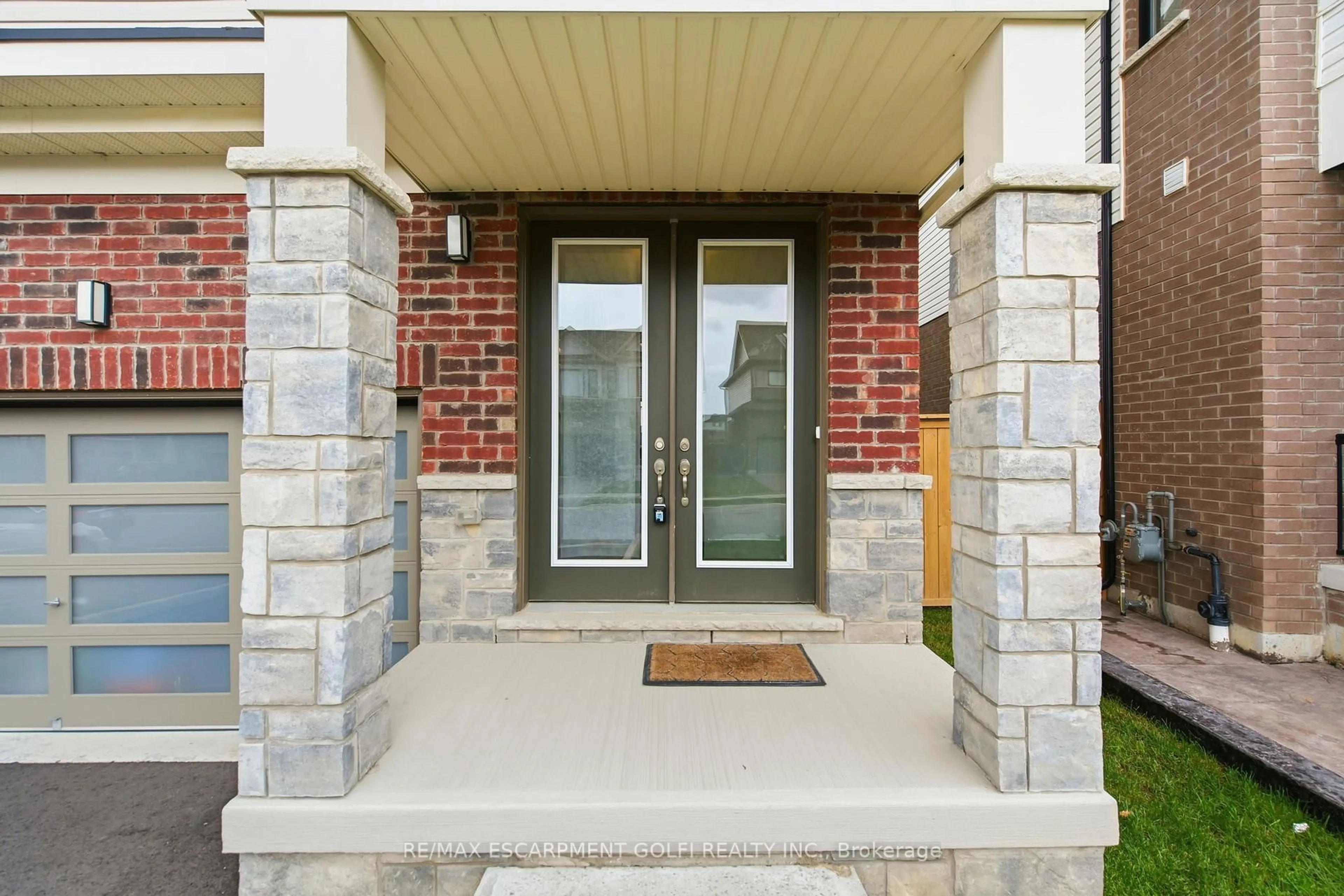 Unknown for 28 Fairey Cres, Hamilton Ontario L0R 1W0