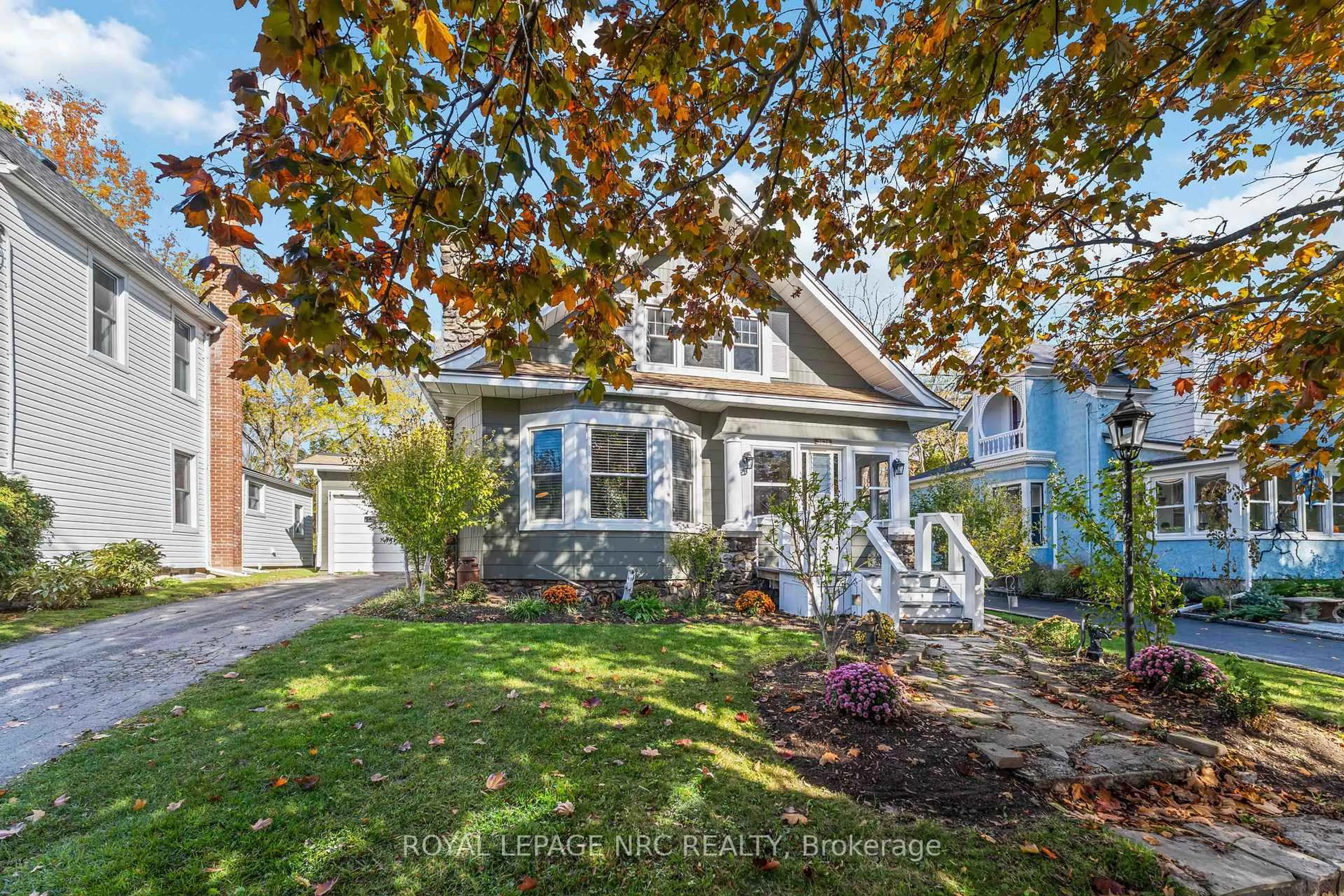 Home with vinyl exterior material, street for 3638 Cutler St, Fort Erie Ontario L0S 1N0