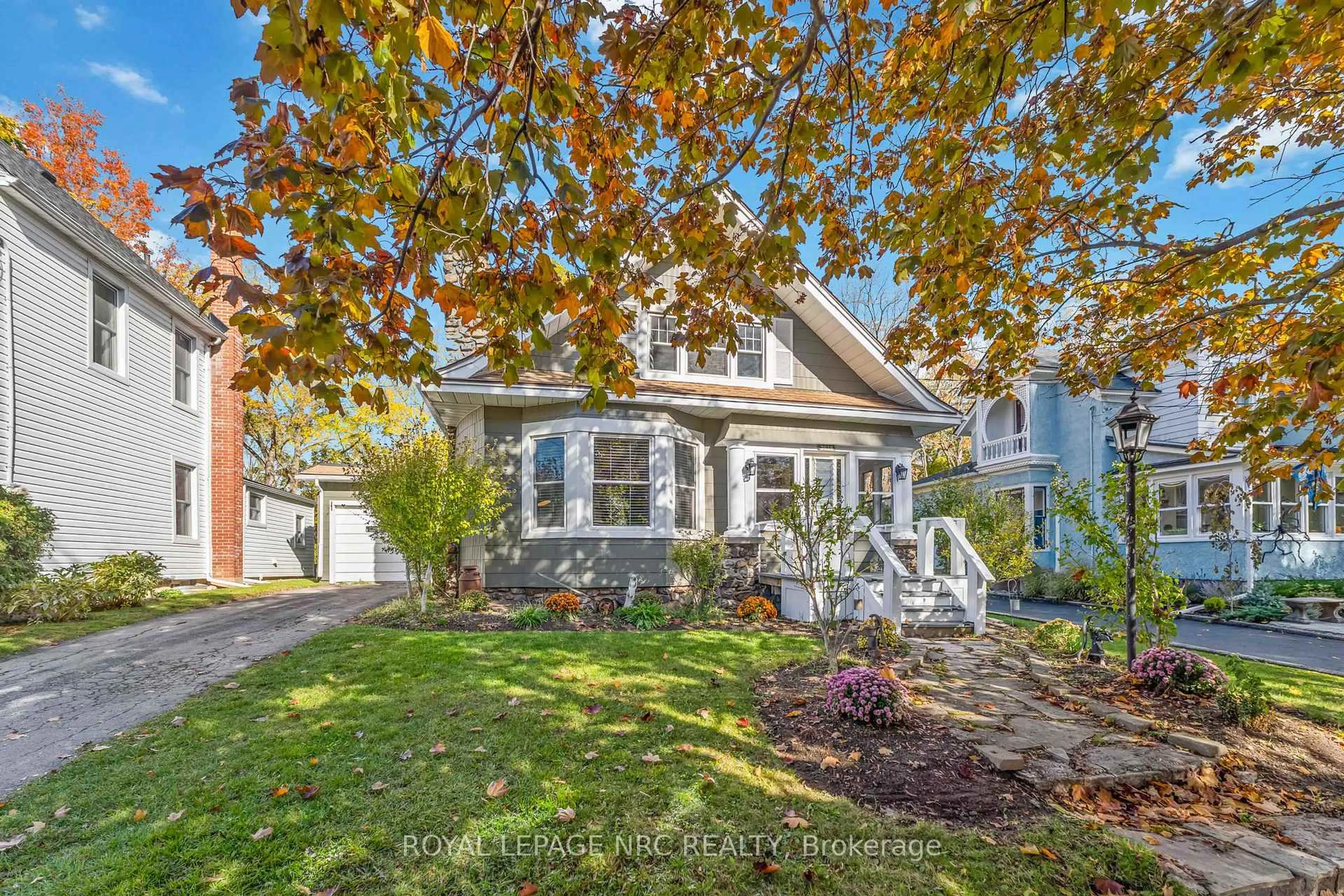 Home with vinyl exterior material, street for 3638 Cutler St, Fort Erie Ontario L0S 1N0