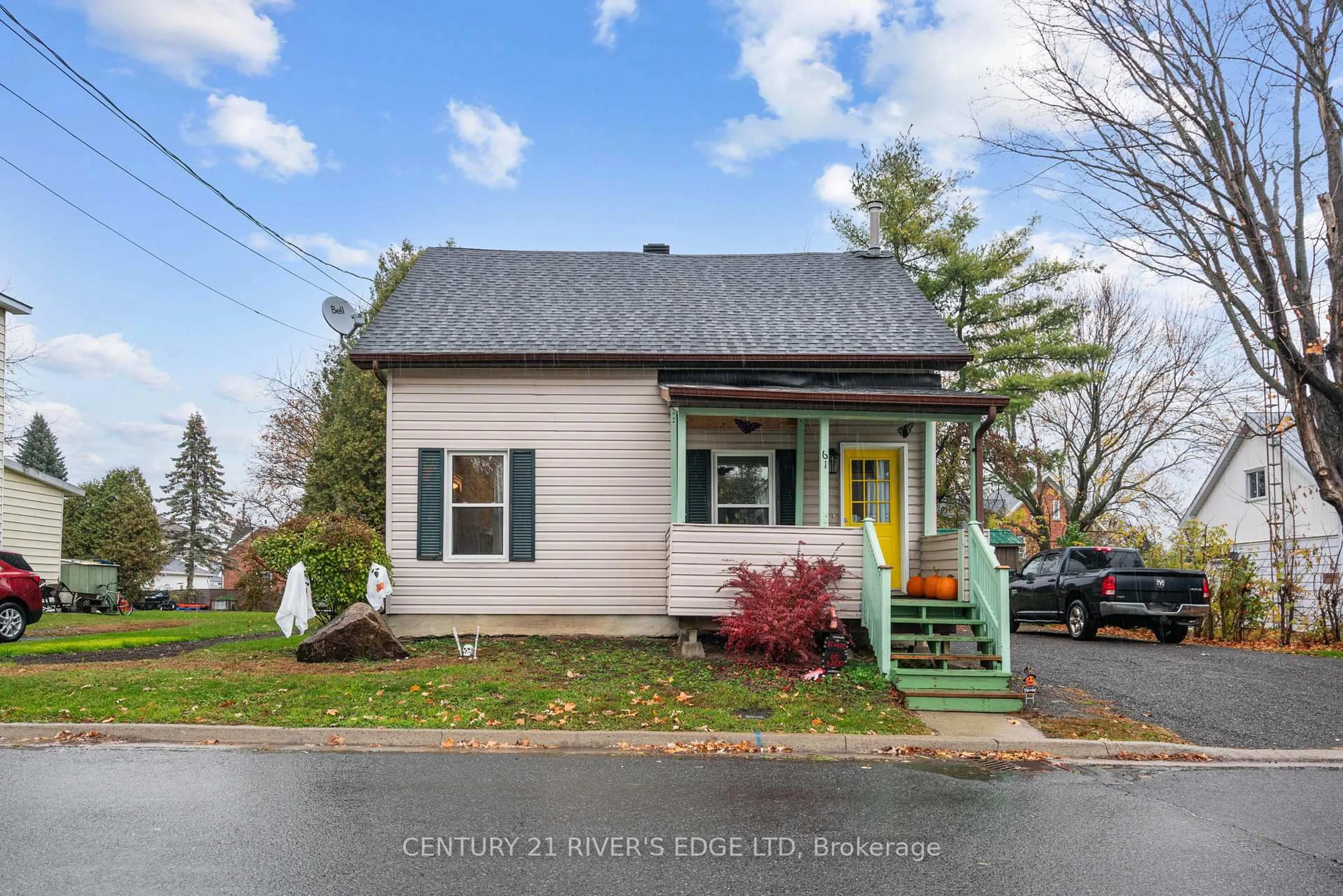Home with vinyl exterior material, street for 61 Augusta St, South Dundas Ontario K0C 1X0
