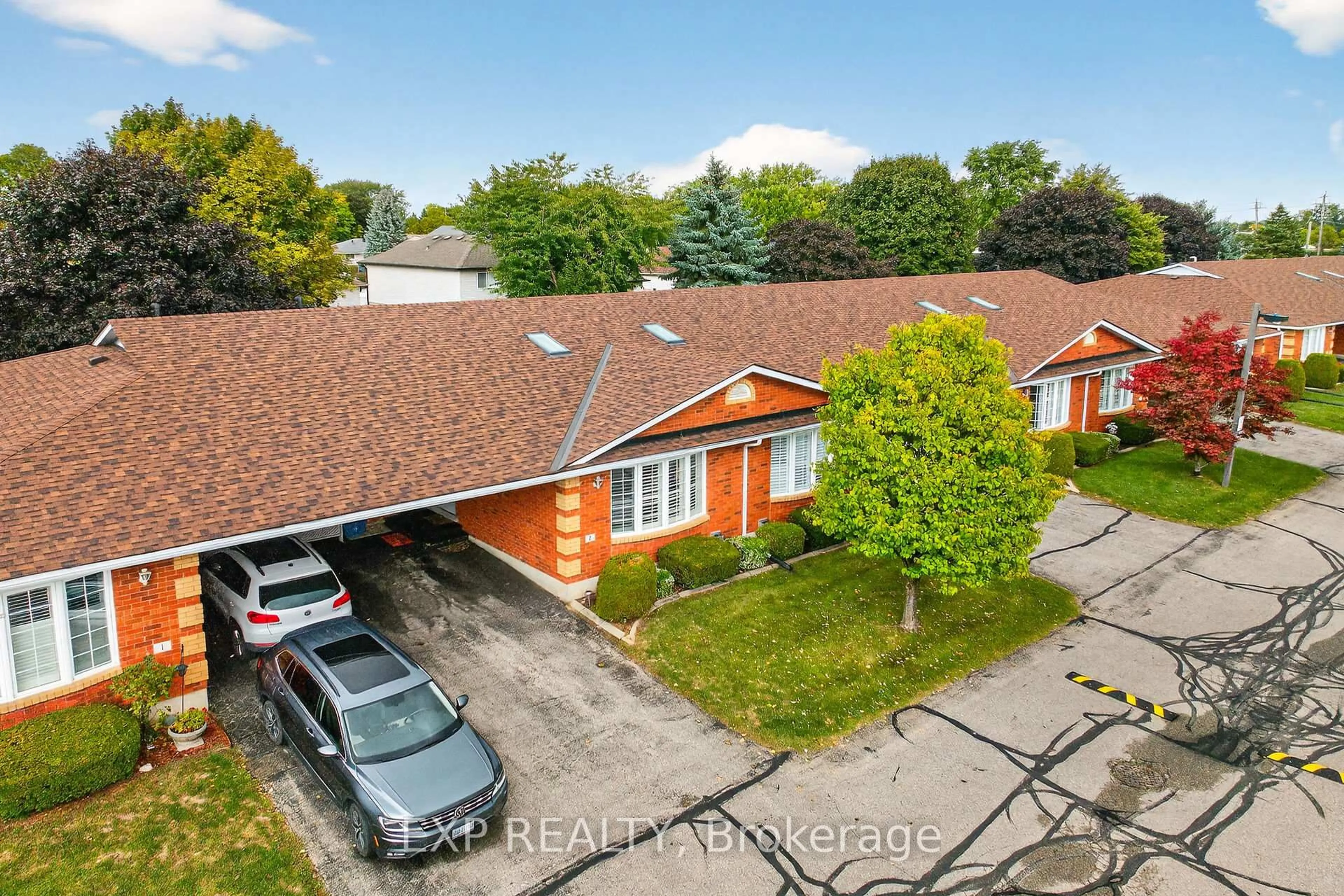 A pic from outside/outdoor area/front of a property/back of a property/a pic from drone, street for 20 Courtland Dr #2, Brantford Ontario N3R 7Y2