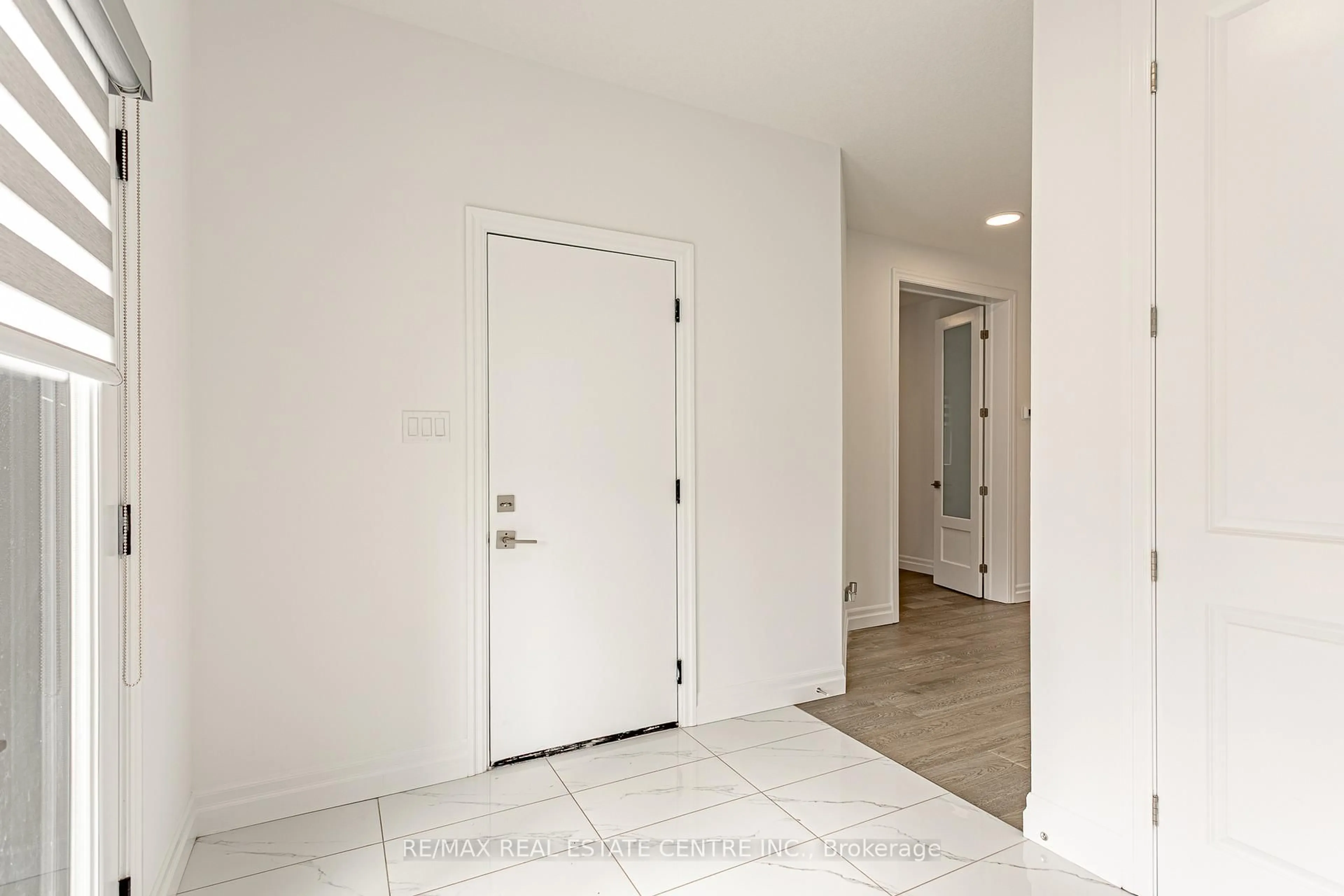 Indoor entryway for 2607 Bateman Tr, London South Ontario N6L 0H2