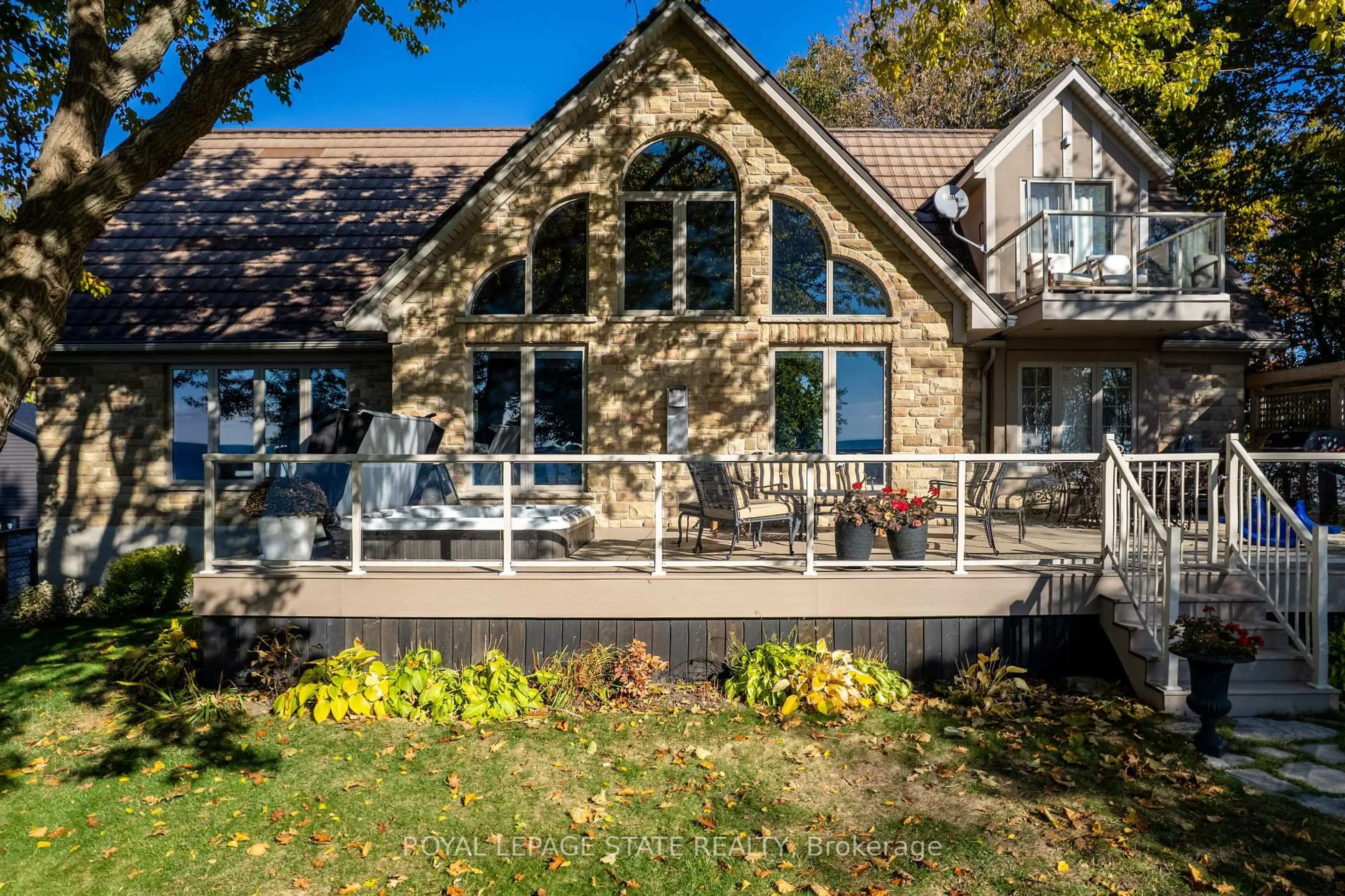 Home with vinyl exterior material, water/lake/river/ocean view for 739 Sandy Bay Rd, Haldimand Ontario N1A 2W6