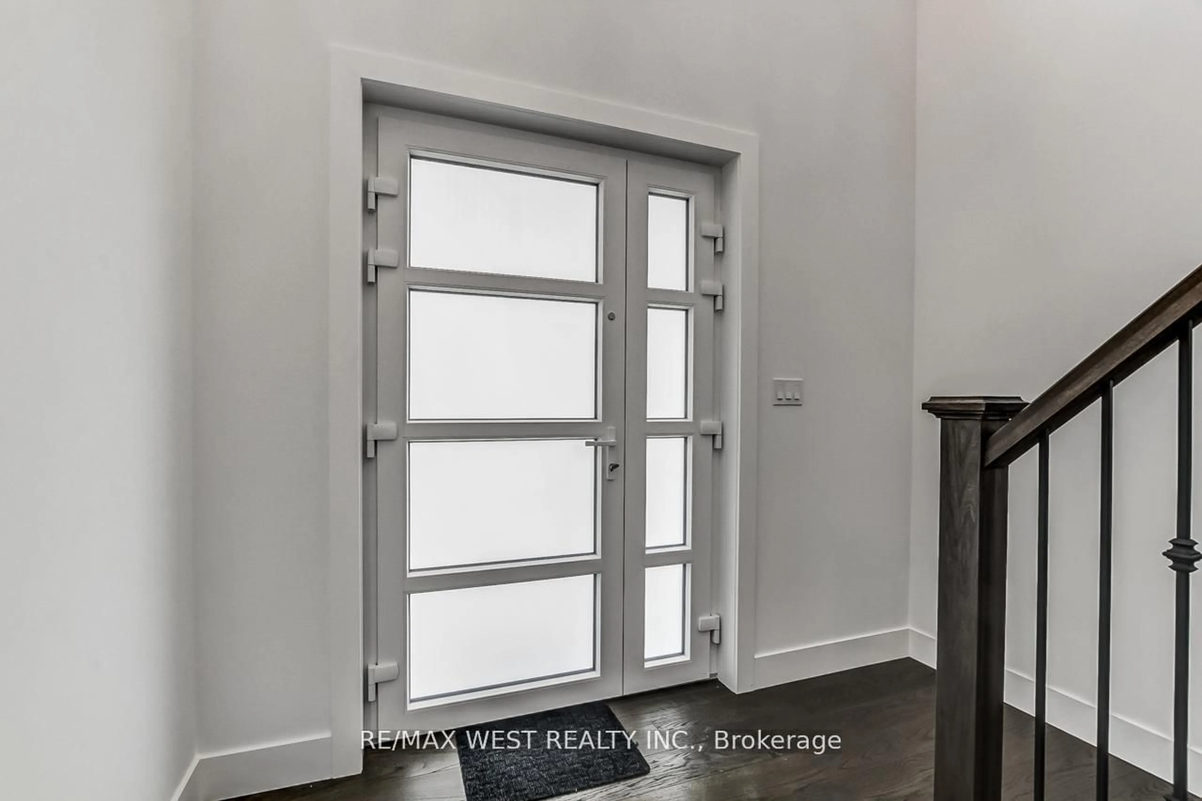 Indoor entryway for 92 Poole Cres, Middlesex Centre Ontario N0L 1R0