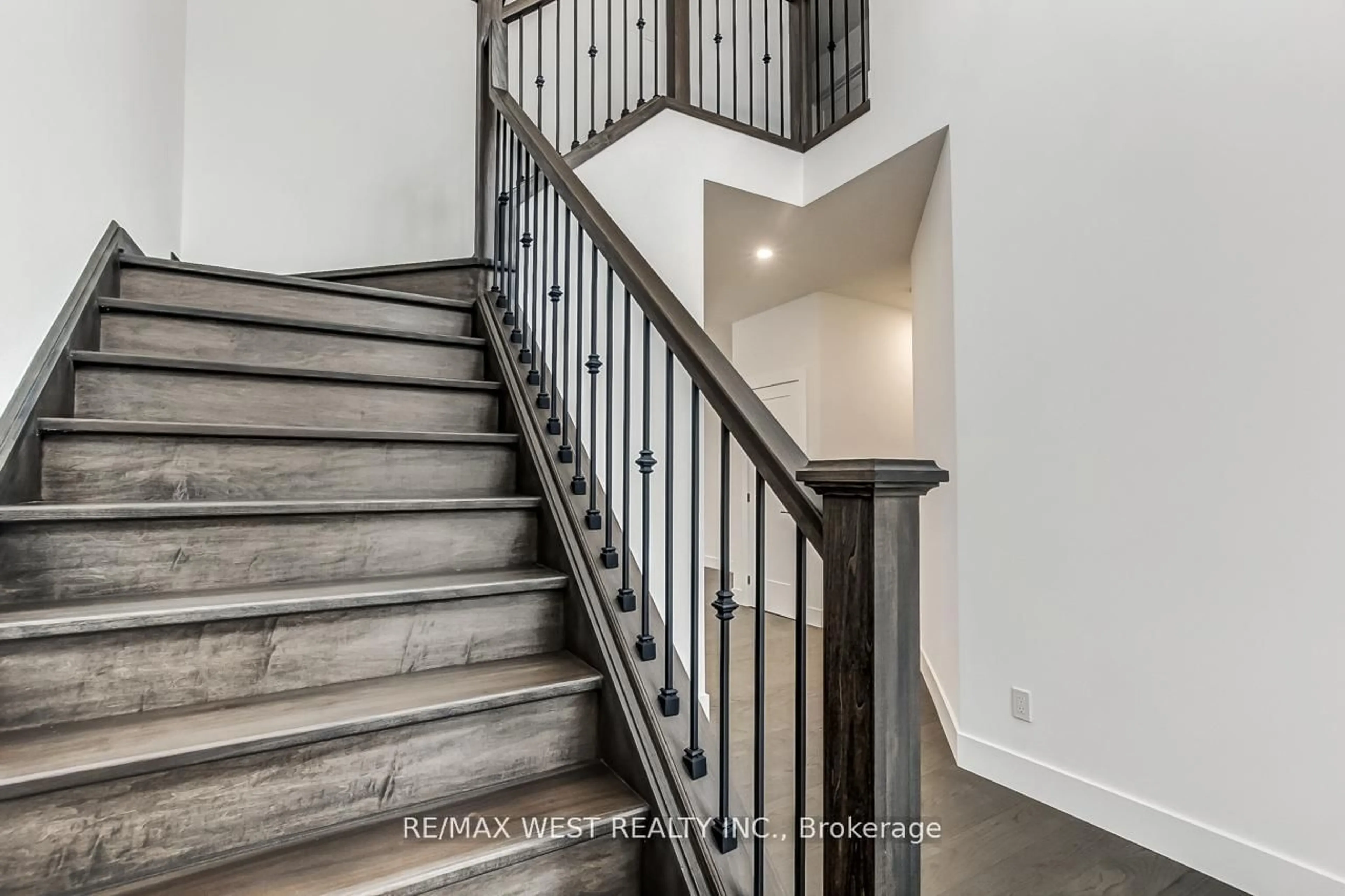 Stairs for 92 Poole Cres, Middlesex Centre Ontario N0L 1R0
