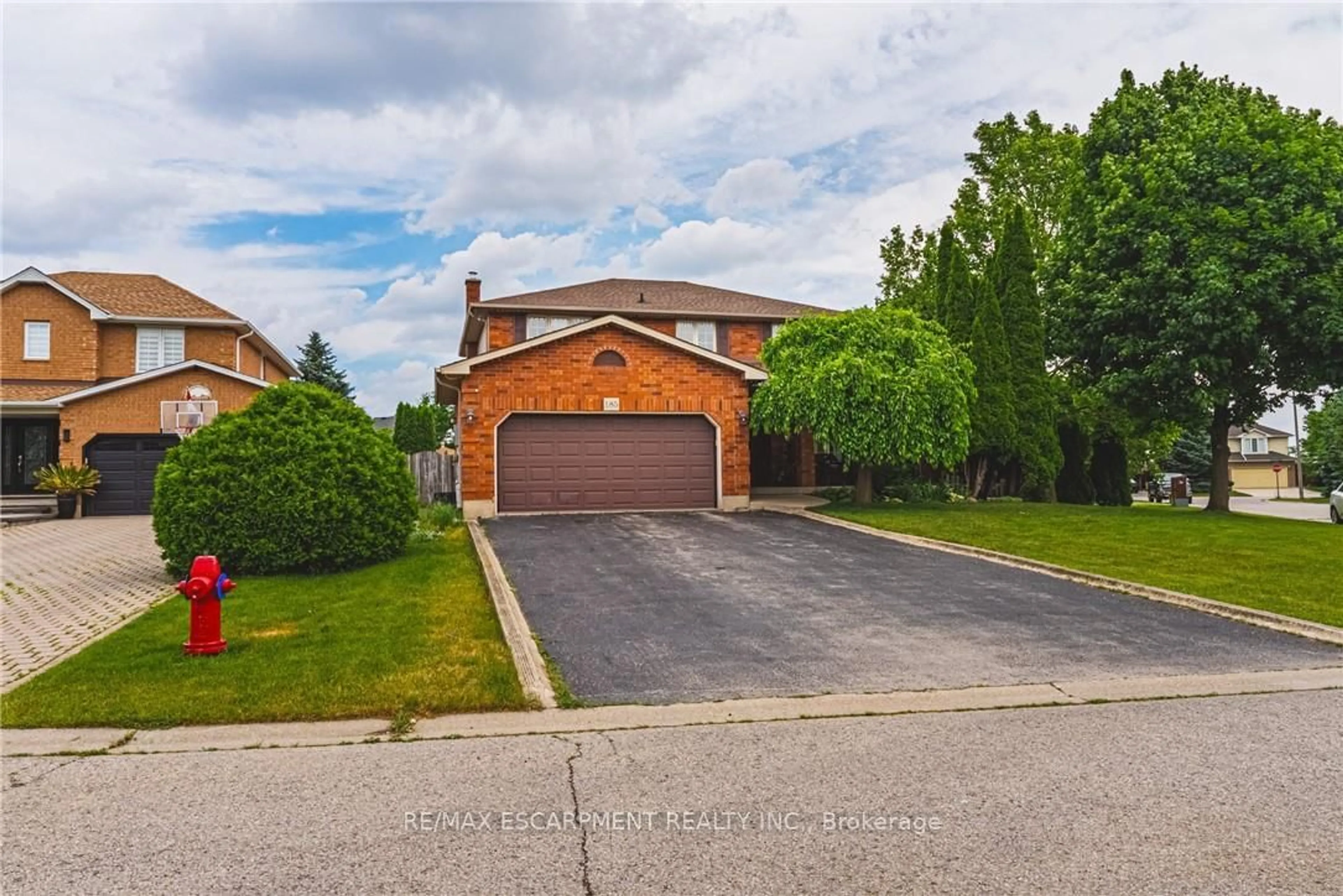 A pic from outside/outdoor area/front of a property/back of a property/a pic from drone, street for 185 COMFORT Crt, Hamilton Ontario L0R 1W0