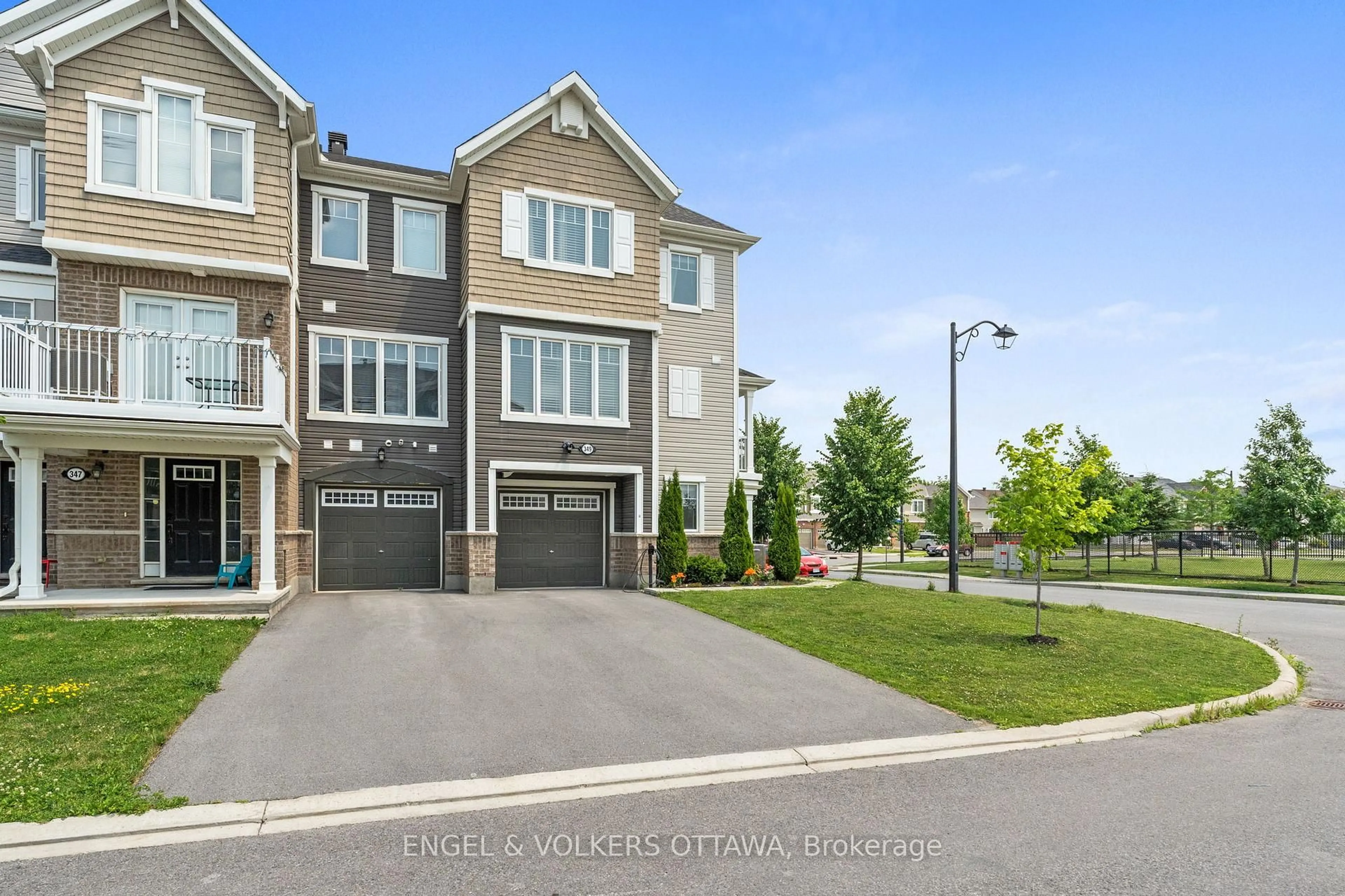 A pic from outside/outdoor area/front of a property/back of a property/a pic from drone, street for 349 Pumpkinseed Cres, Ottawa Ontario K2J 6K1