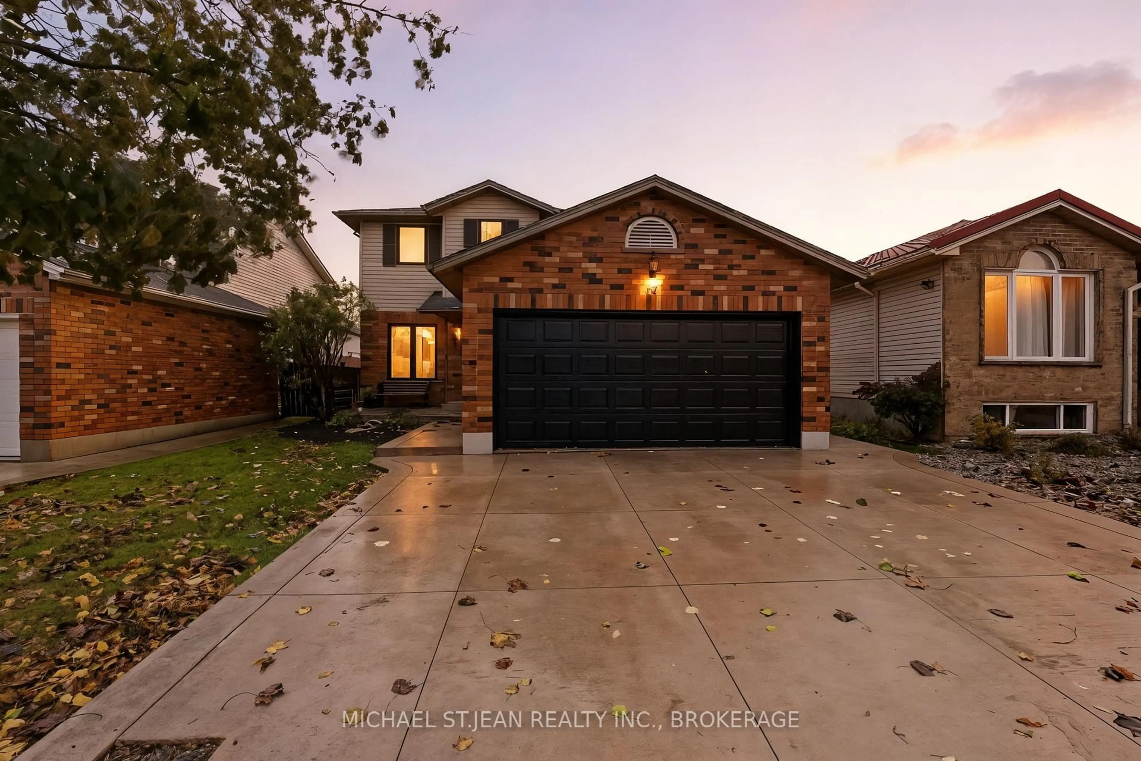 Home with brick exterior material, street for 92 Colin Cres, Hamilton Ontario L9A 5H8