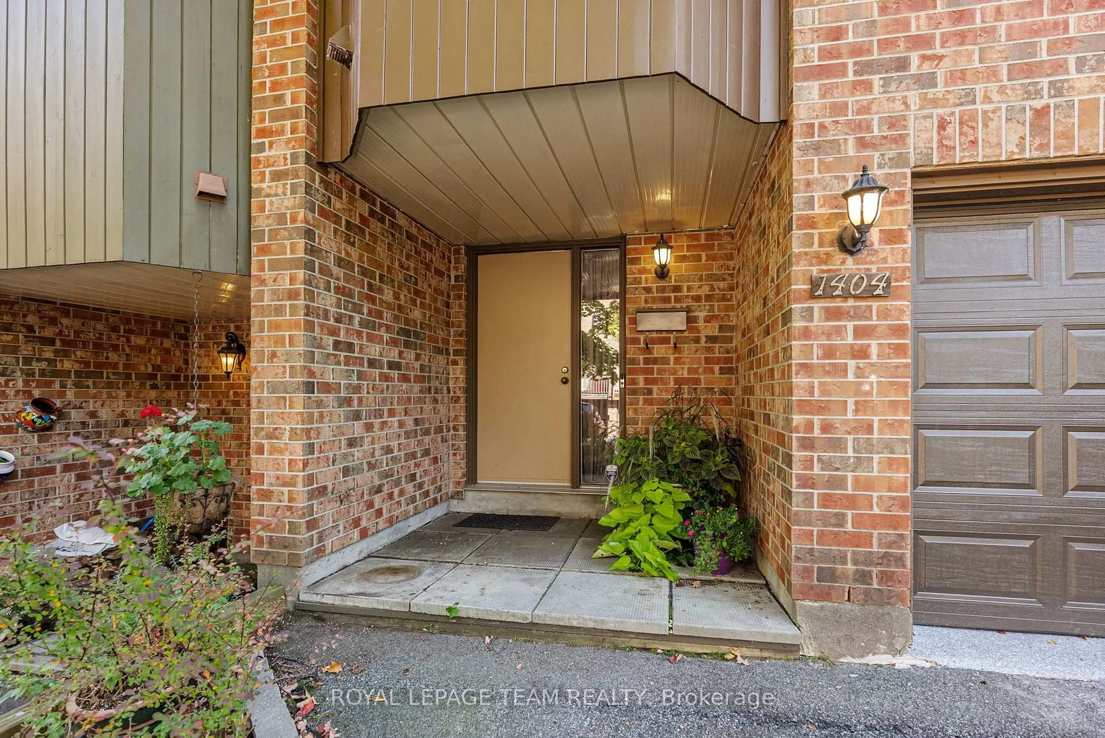 Unknown for 1404 Forge St, Ottawa Ontario K1T 2V1