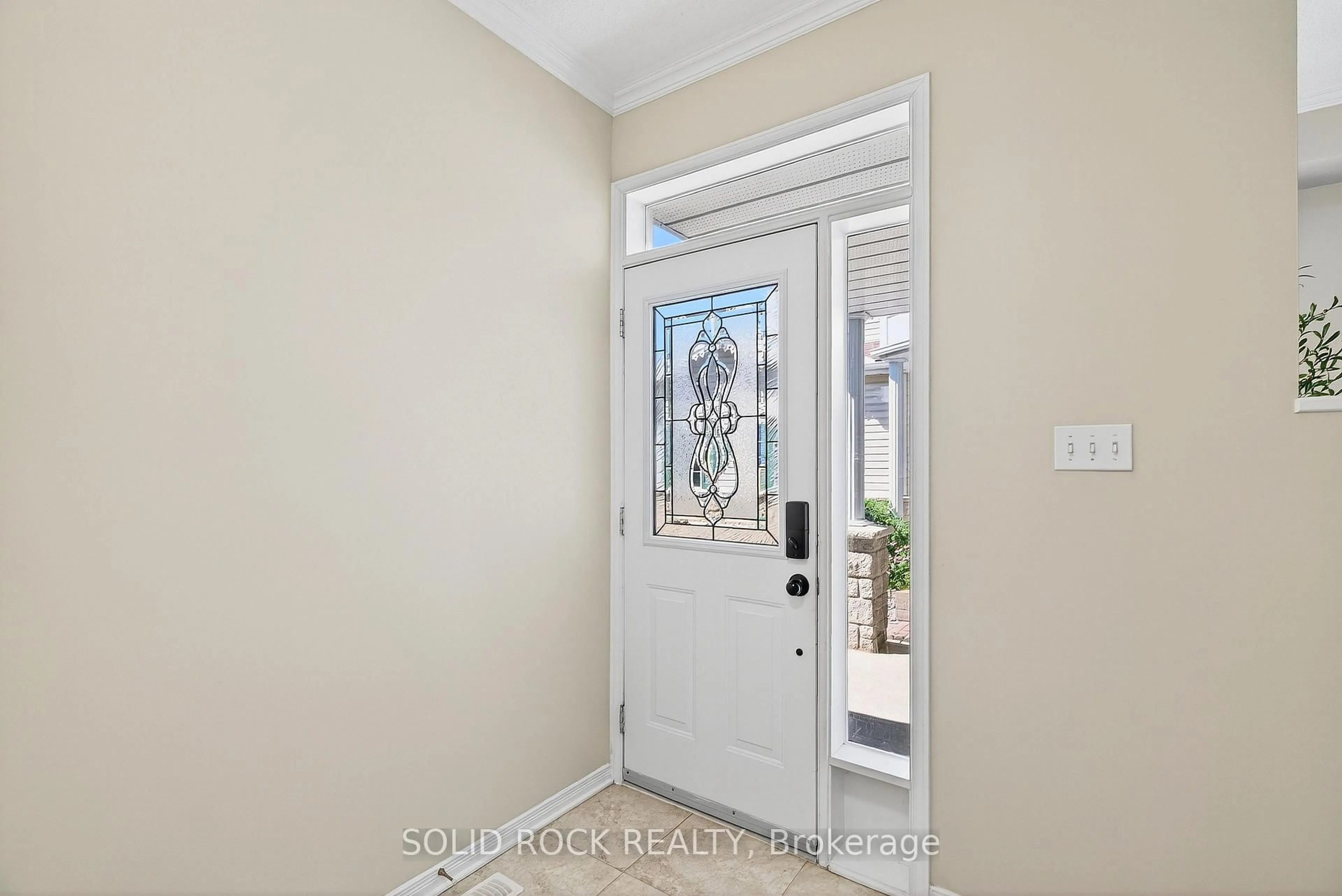 Indoor entryway for 50 Insmill Cres, Ottawa Ontario K2T 1G4