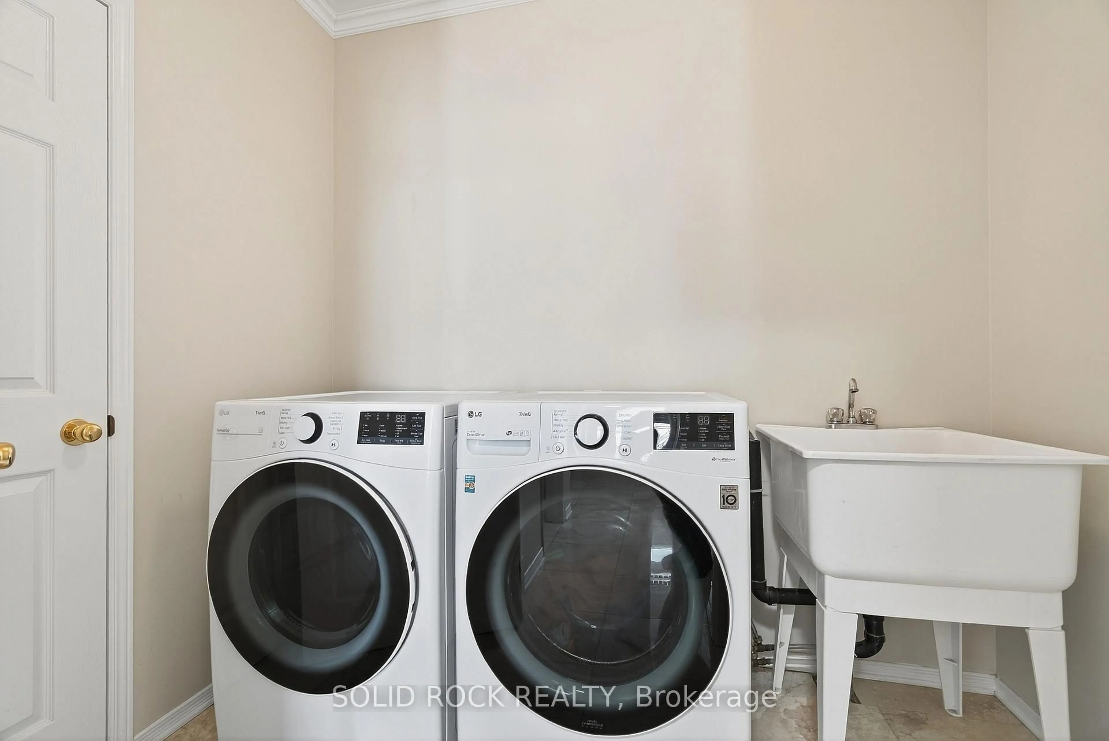 Laundry room for 50 Insmill Cres, Ottawa Ontario K2T 1G4