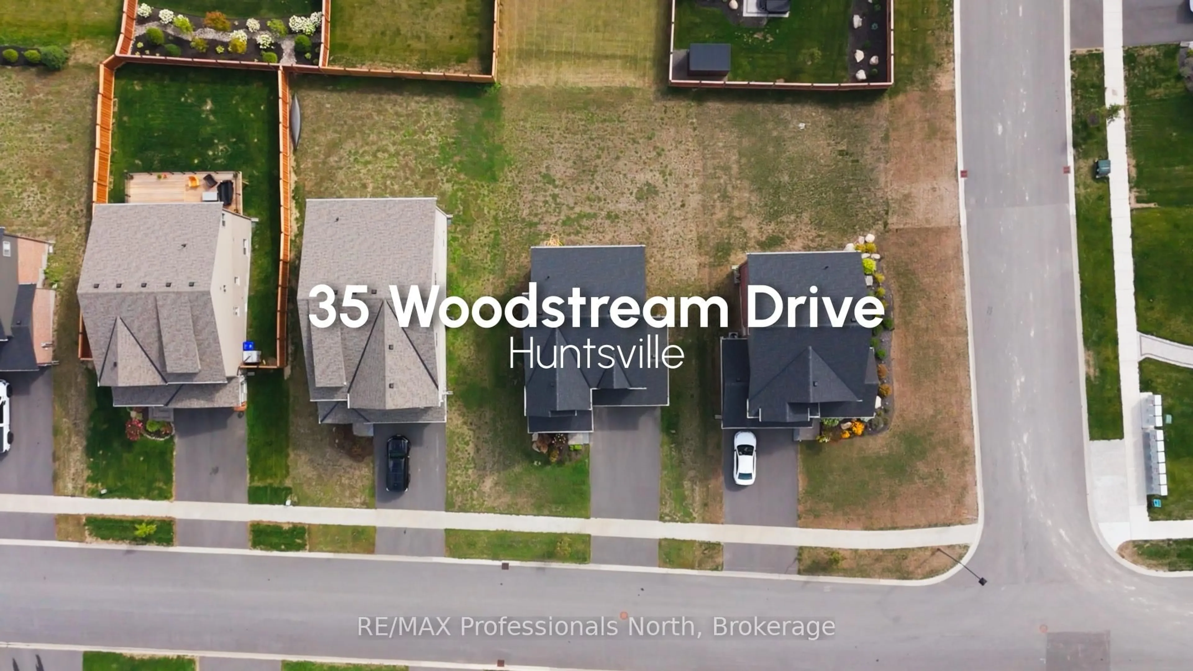 A pic from outside/outdoor area/front of a property/back of a property/a pic from drone, street for 35 Woodstream Dr, Huntsville Ontario P0A 1B7