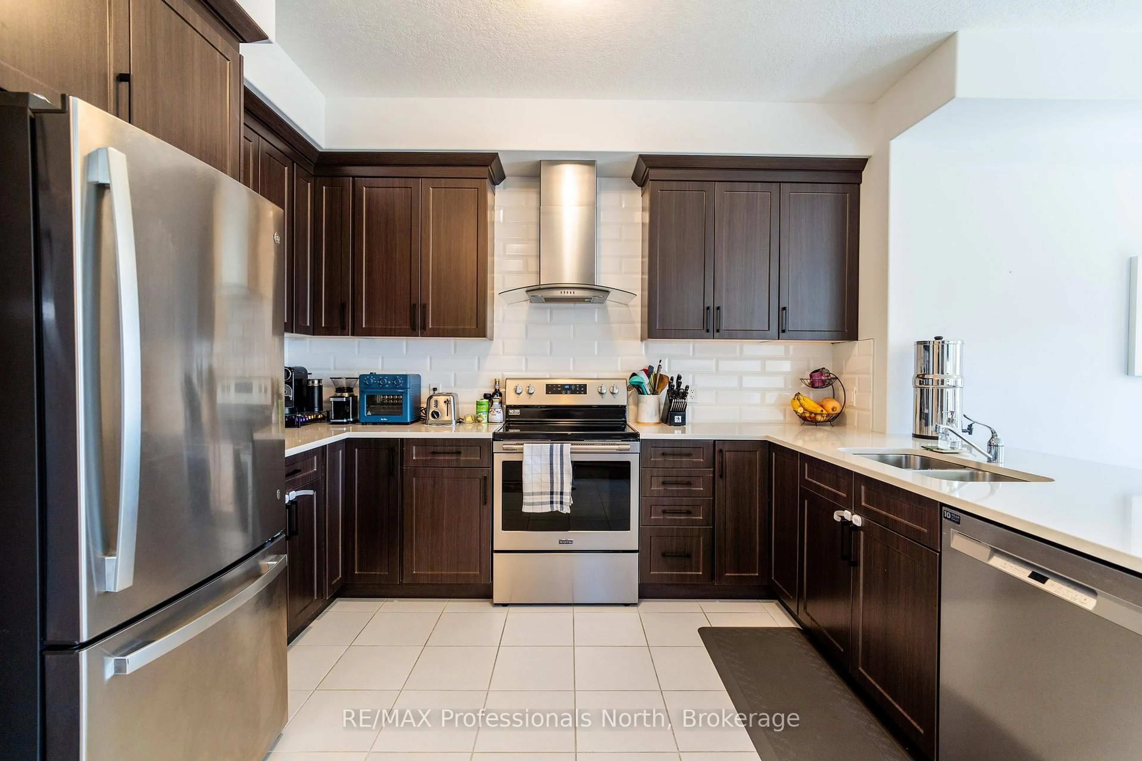 Contemporary kitchen, ceramic/tile floor for 35 Woodstream Dr, Huntsville Ontario P0A 1B7