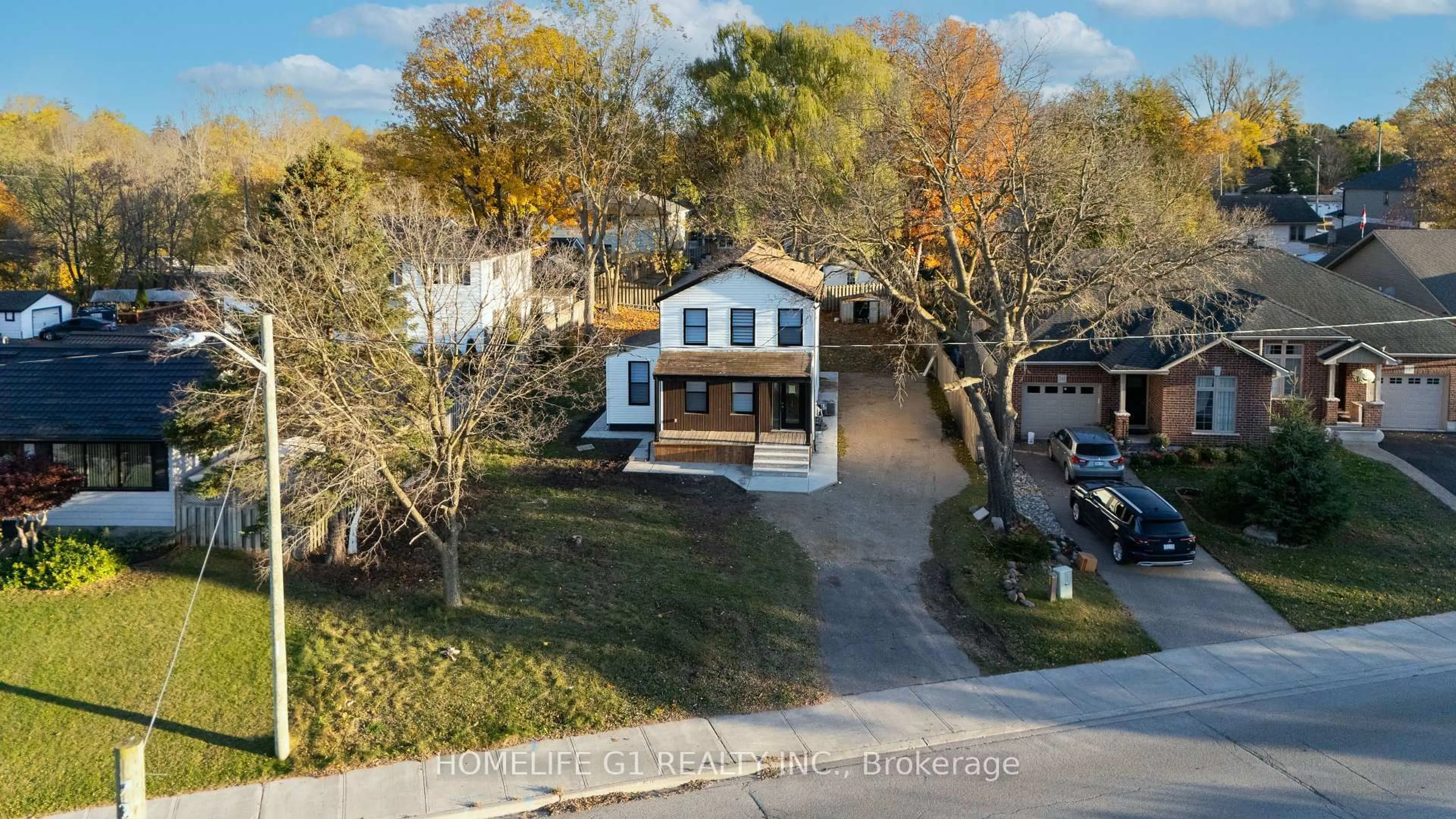 A pic from outside/outdoor area/front of a property/back of a property/a pic from drone, street for 241 Charles St, Ingersoll Ontario N5C 2M5