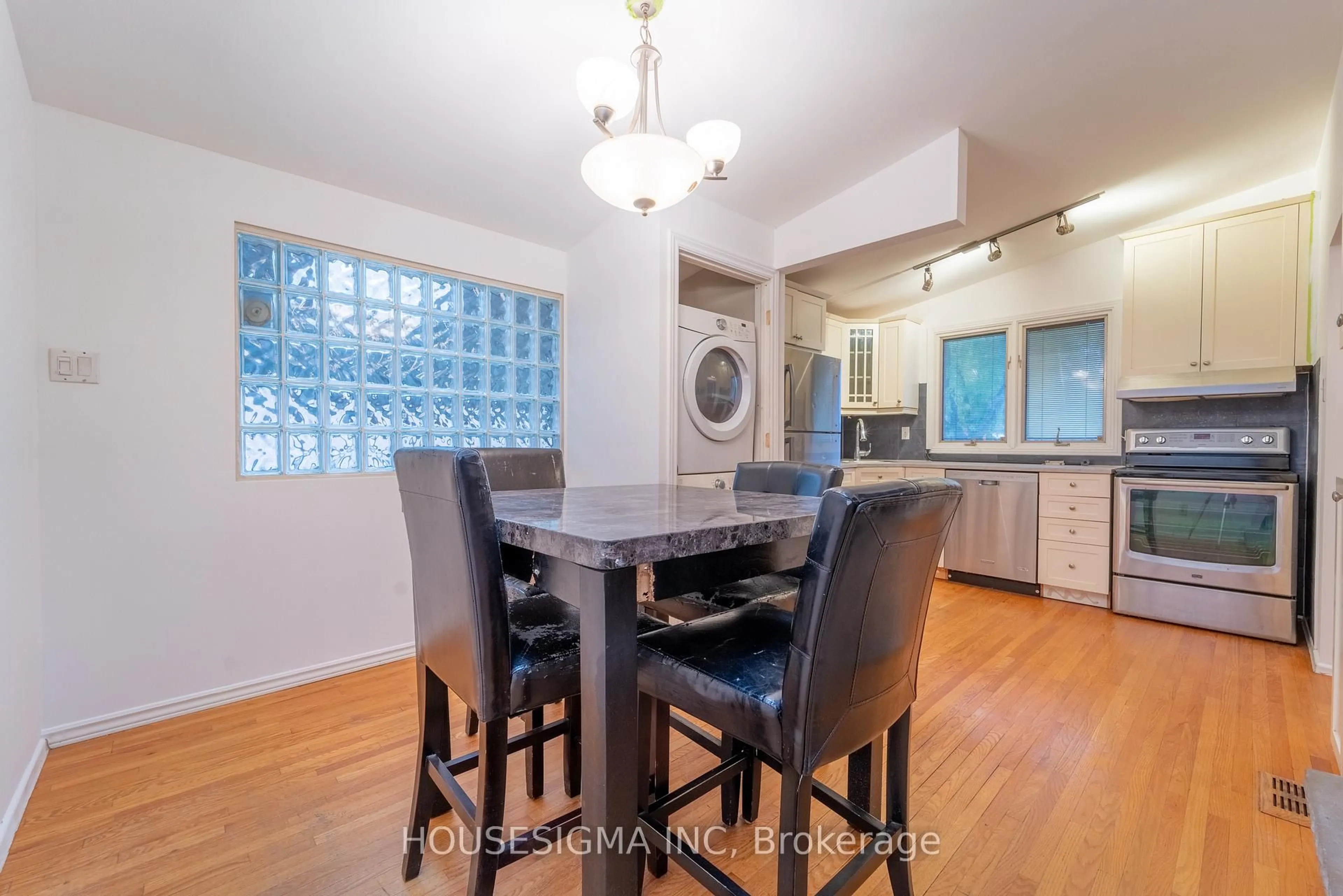 Dining room, wood/laminate floor for 2335 Harding Rd, Ottawa Ontario K1G 3B7